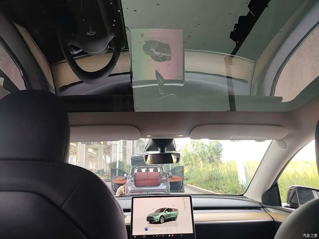 Tesla Model Y, 2023 18