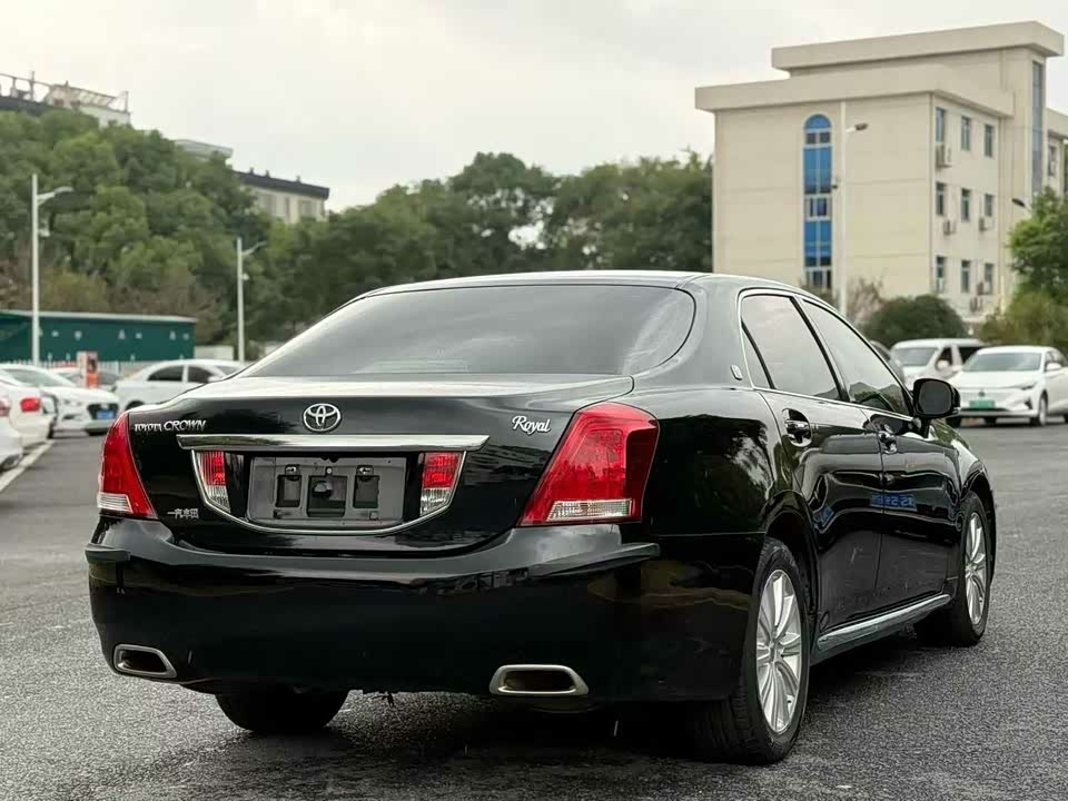Toyota crown
