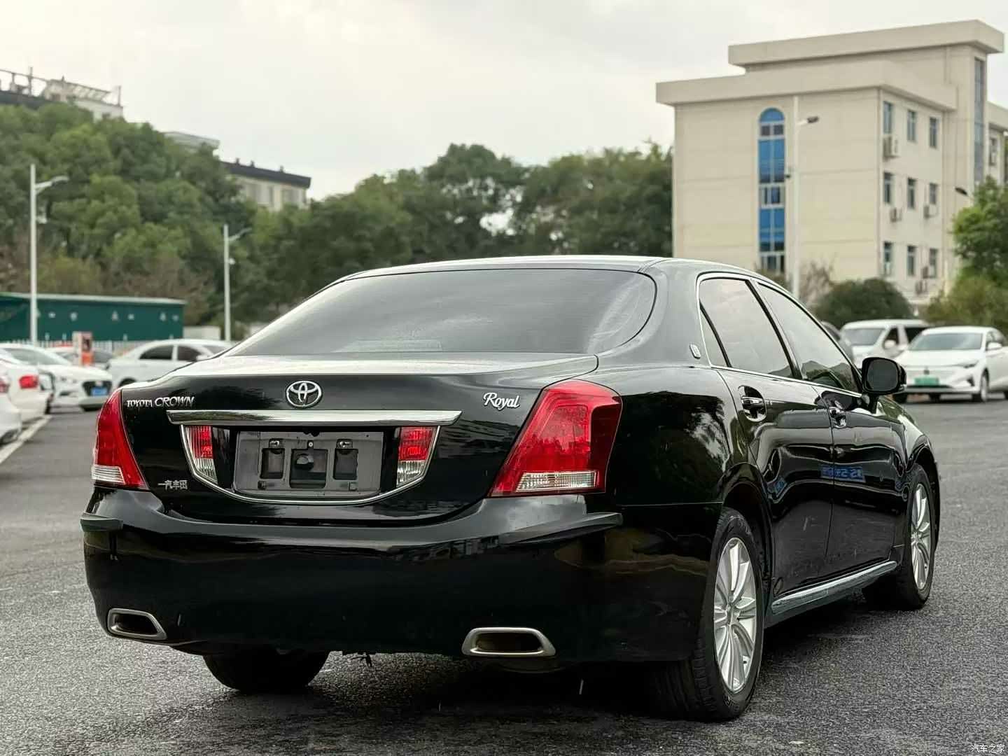 Toyota Crown, 2012 3