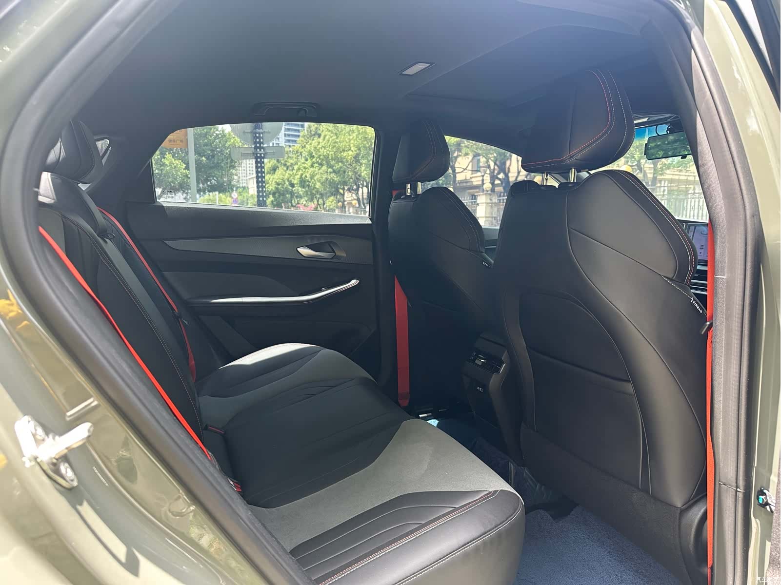 Geely Binray, 2022 11