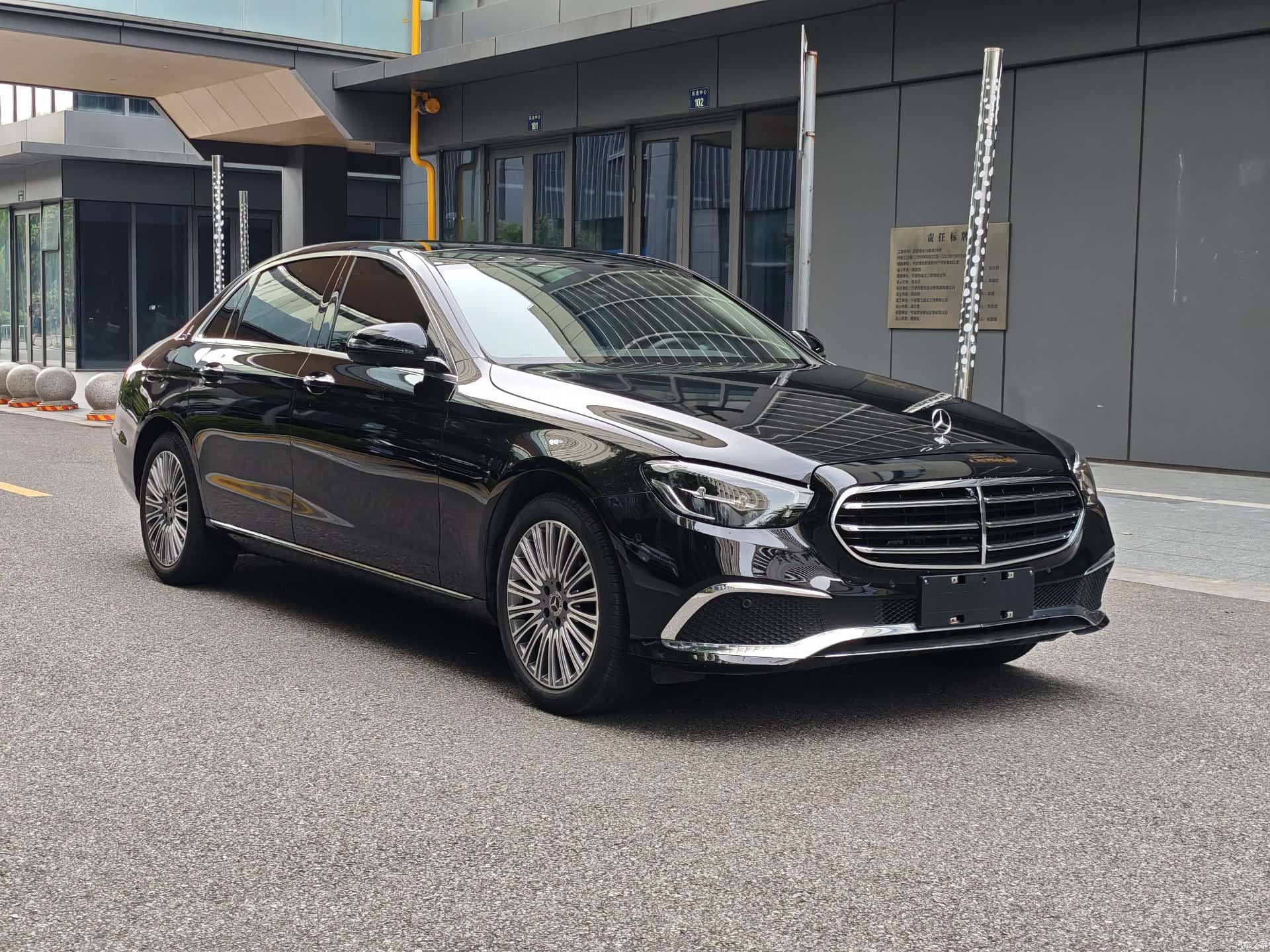 Mercedes-Benz E-Class, 2023 3