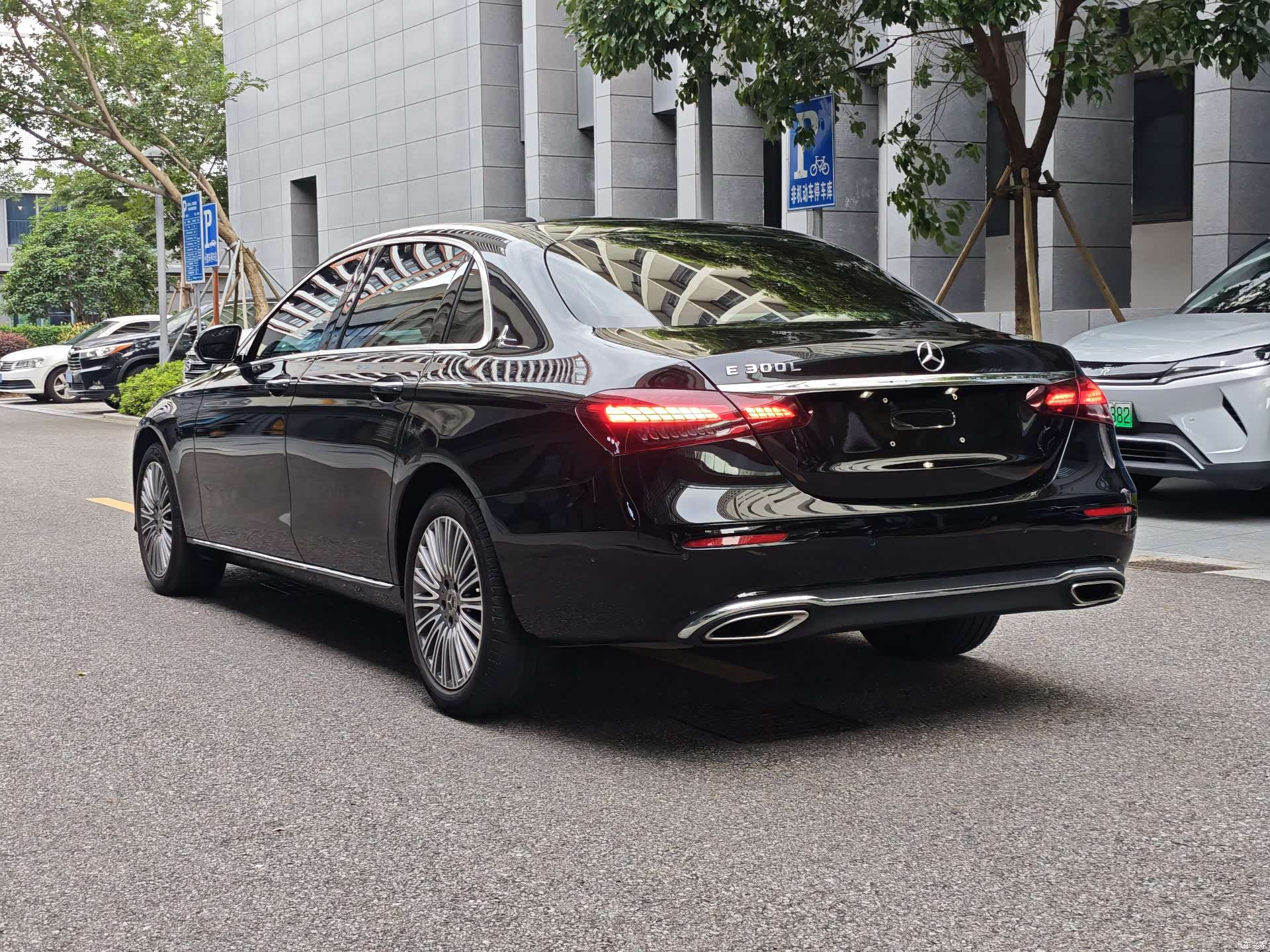 Mercedes-Benz E-Class, 2023 19