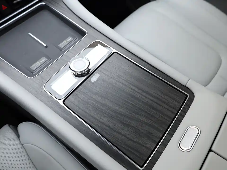 AITO Ask the world M9