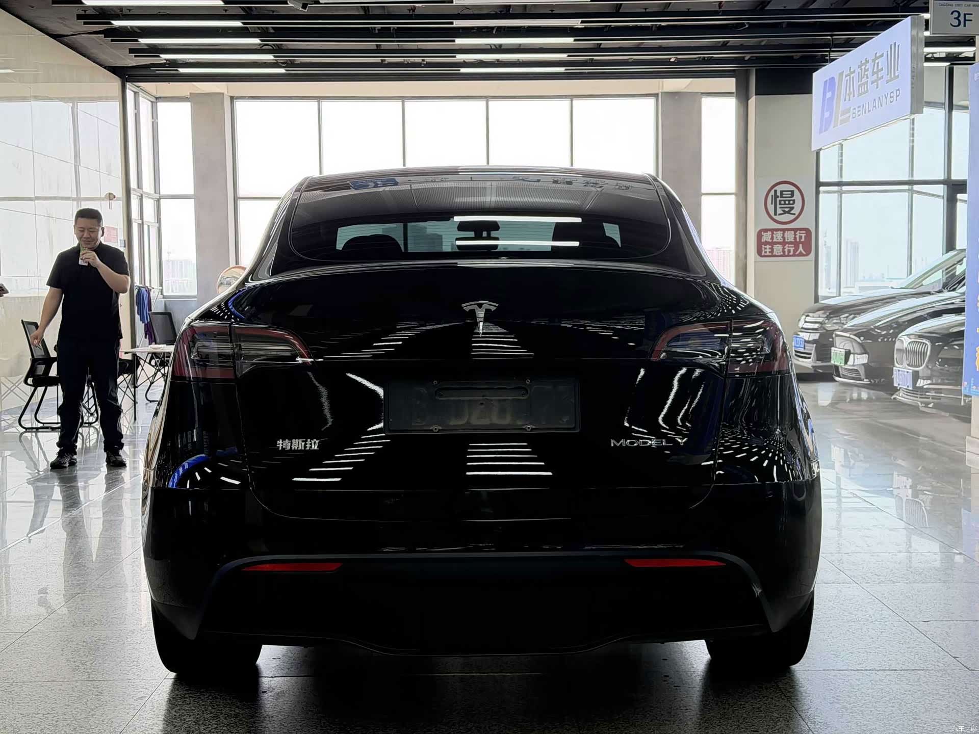 Tesla Model Y, 2023 4