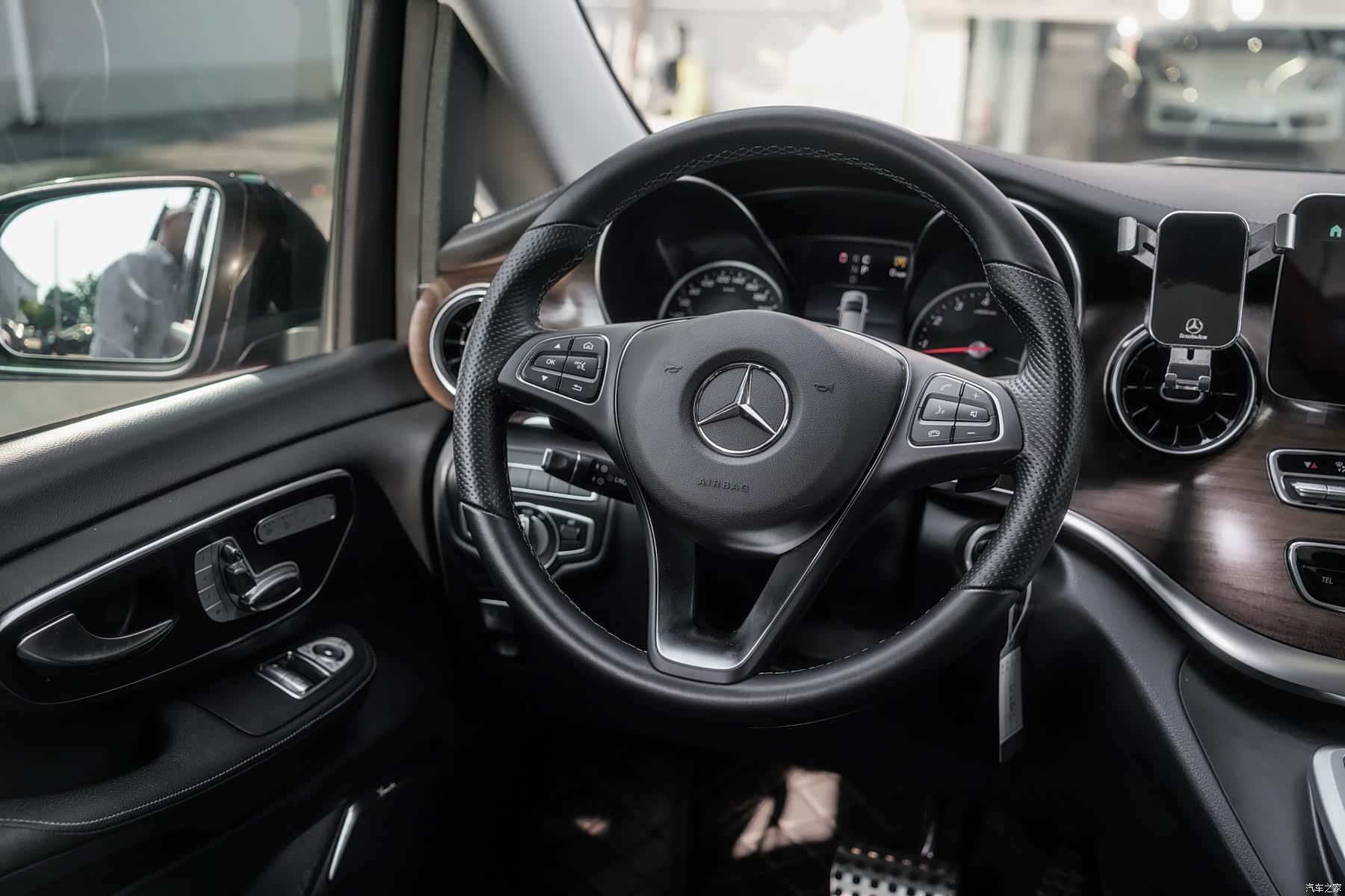 Mercedes-Benz V-Class, 2022 17