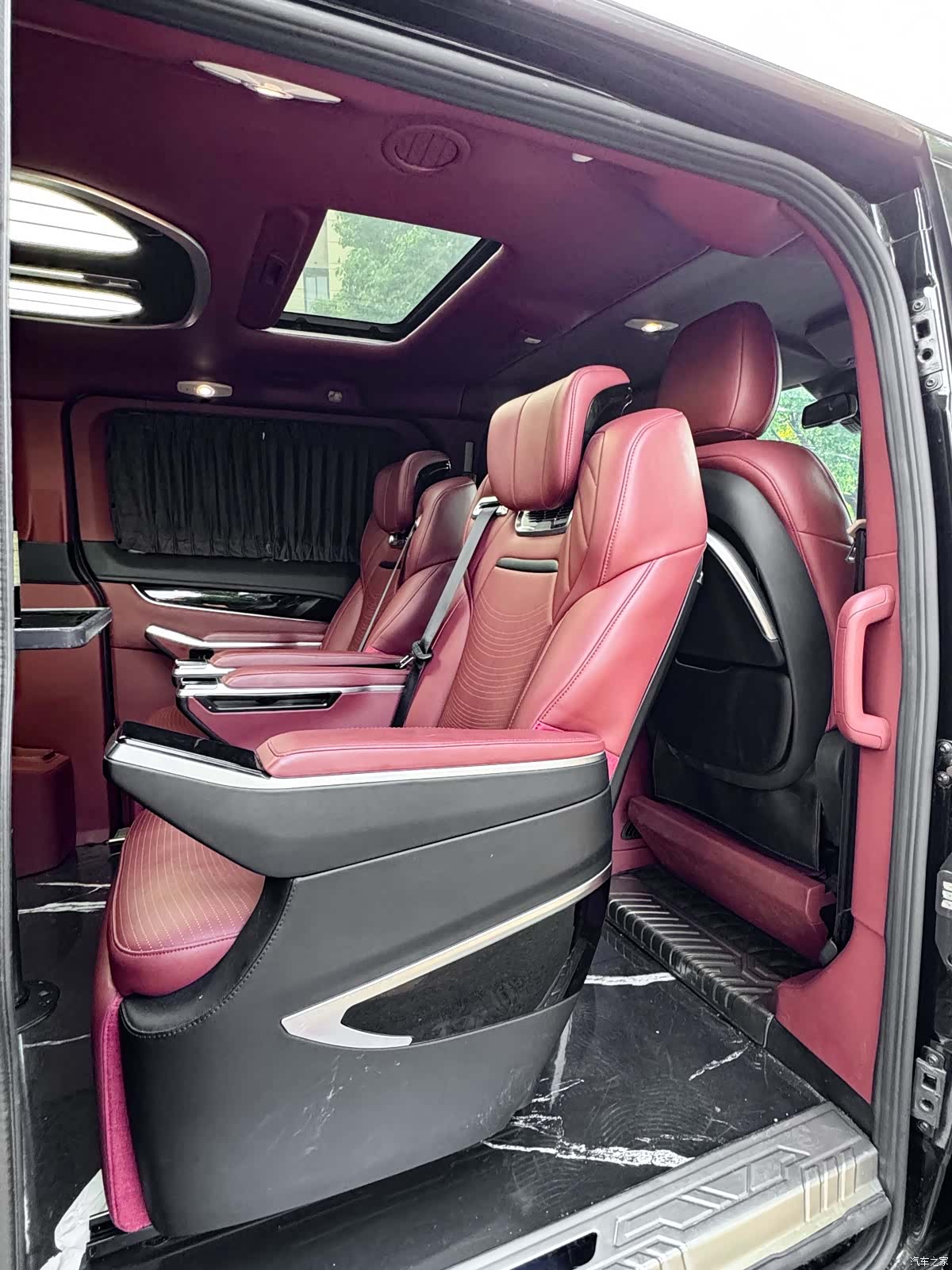 Ford Tourneo, 2025 30