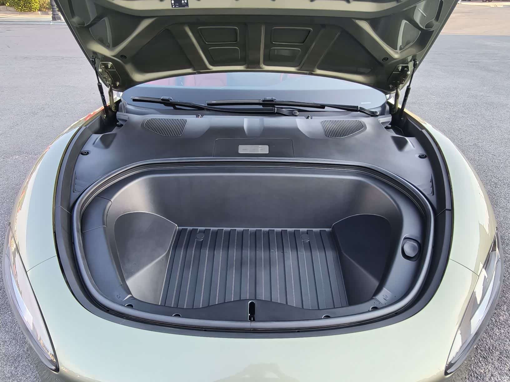 Xiaomi SU7, 2024 10