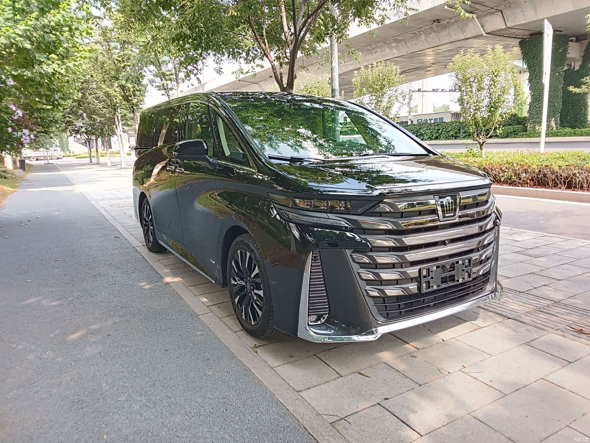 Toyota Vellfire, 2023 3