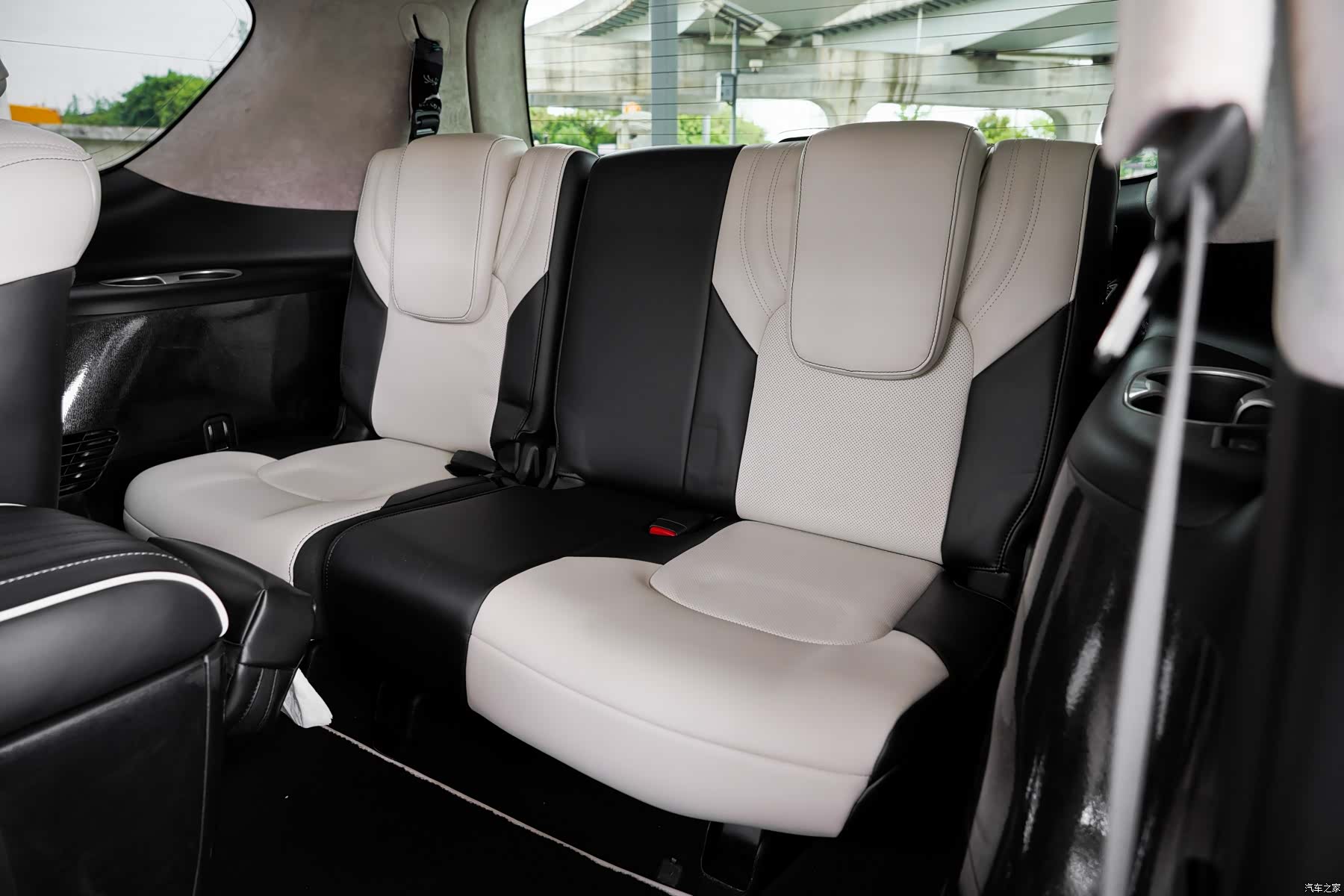 Infiniti QX80, 2016 11