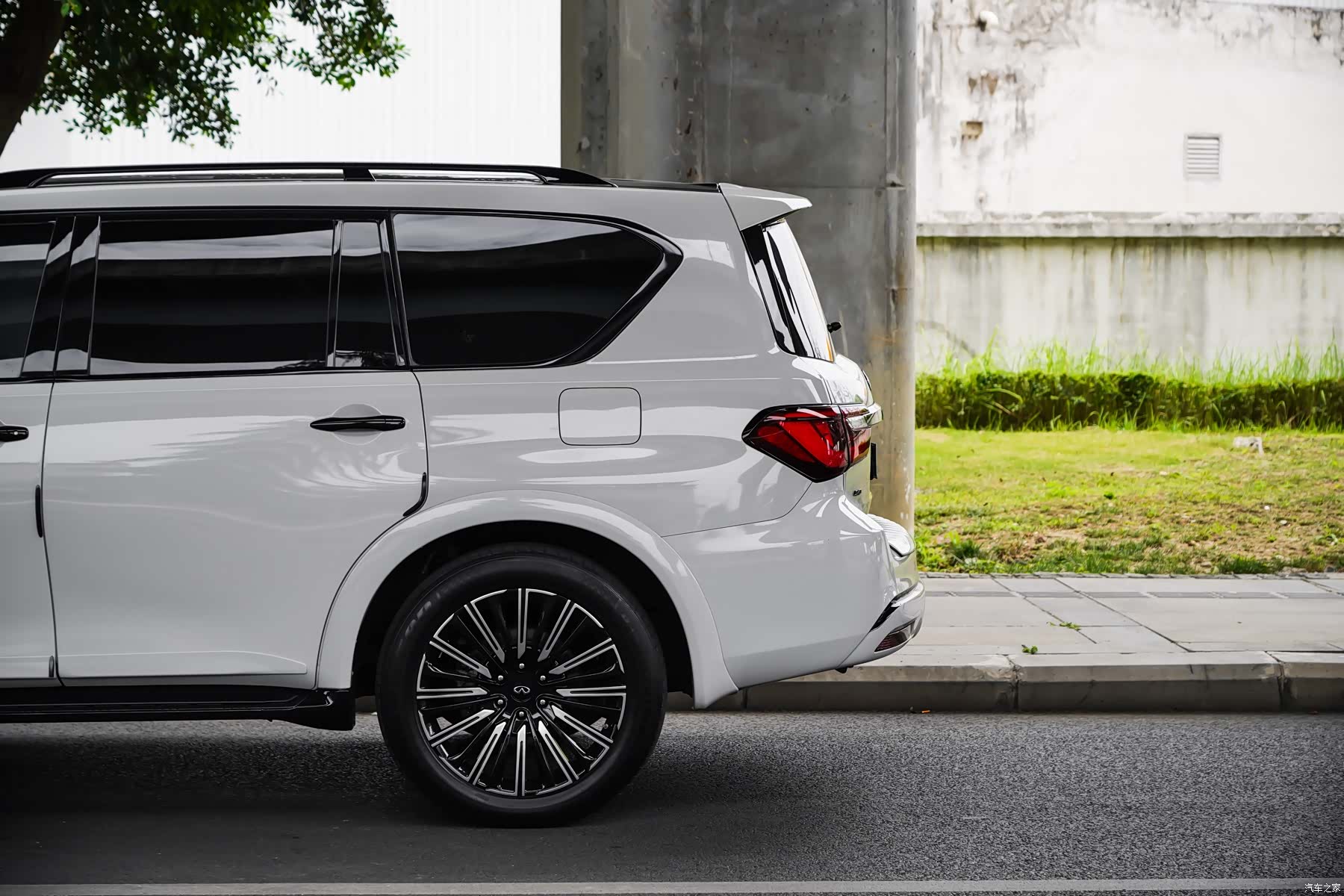 Infiniti QX80, 2016 19