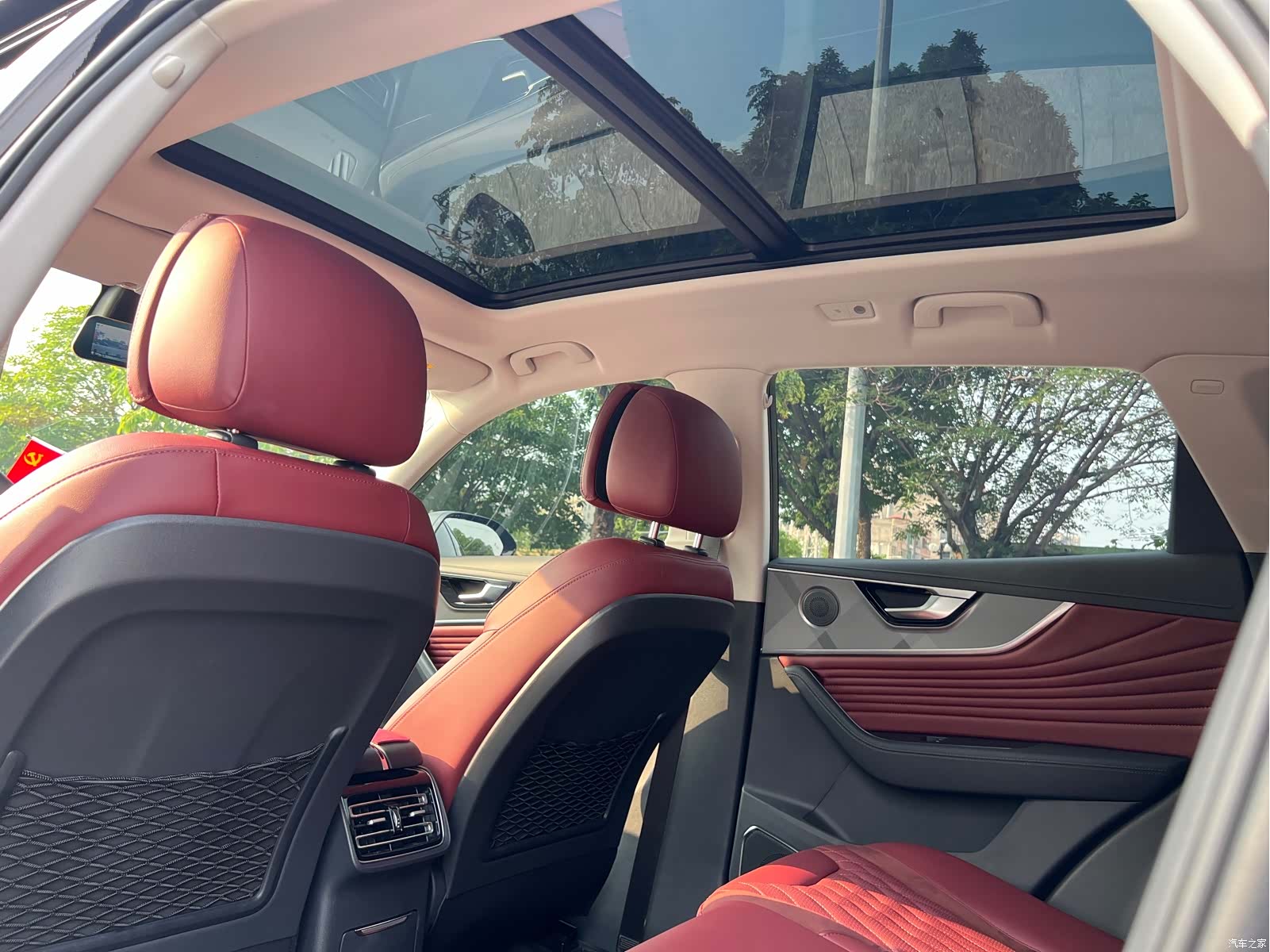 Hongqi HS5, 2024 10