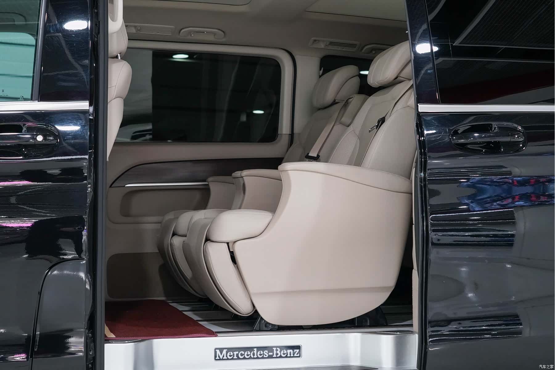 Mercedes-Benz V-Class, 2023 19