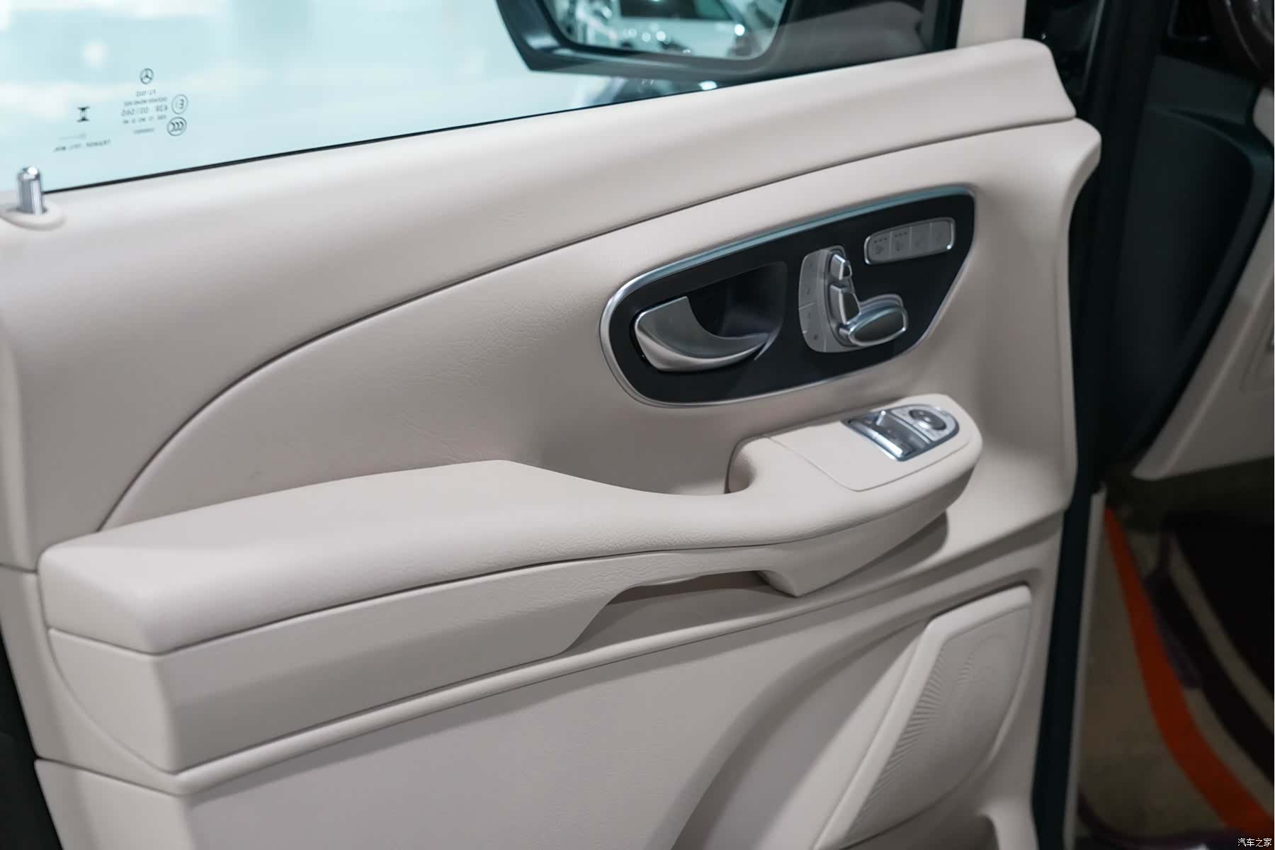 Mercedes-Benz V-Class, 2023 11