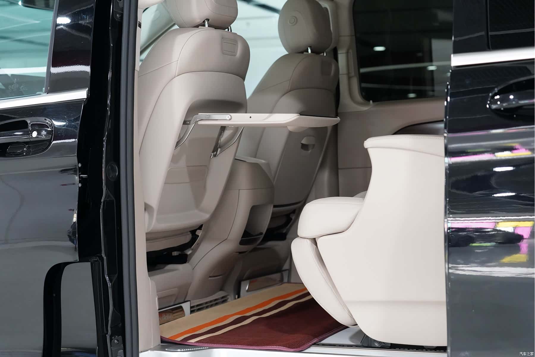 Mercedes-Benz V-Class, 2023 18
