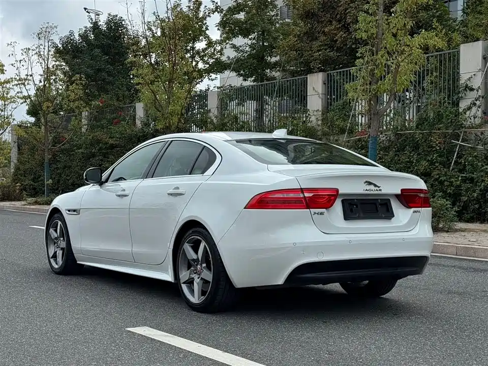 Jaguar XE