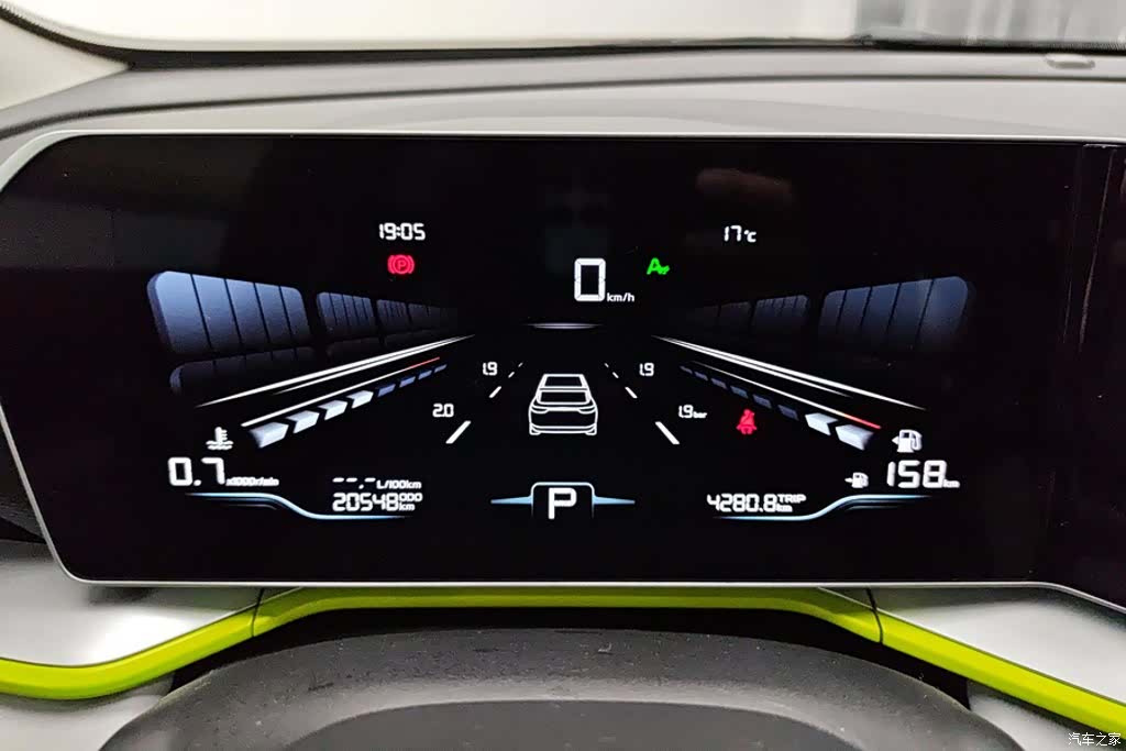 Geely Coolray, 2022 14
