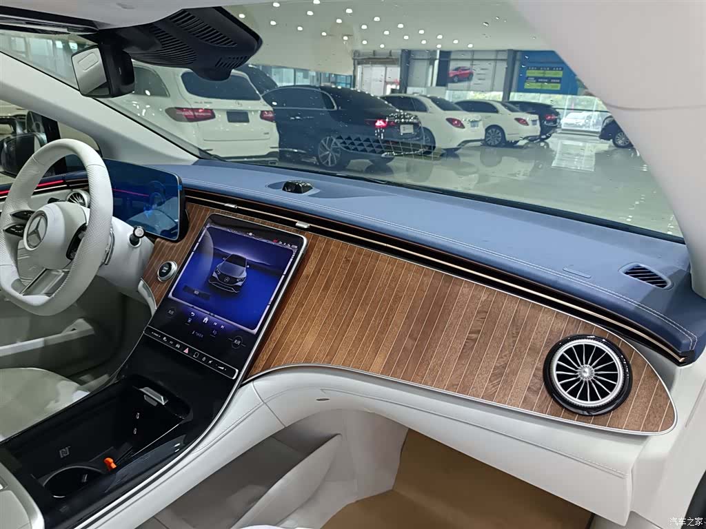 Mercedes-Benz EQE, 2025 3