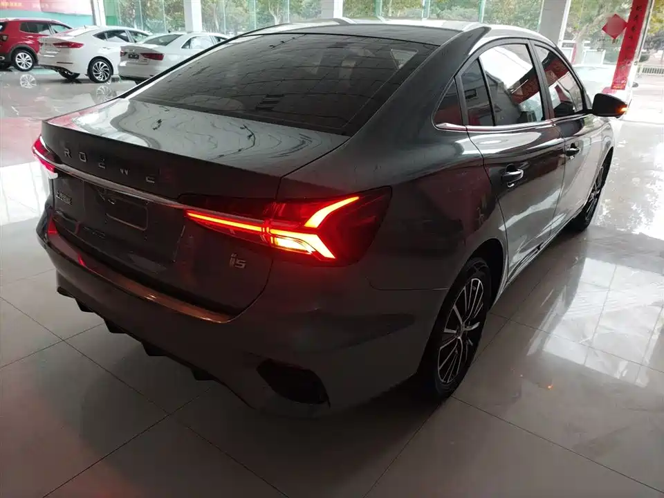 Roewe i5