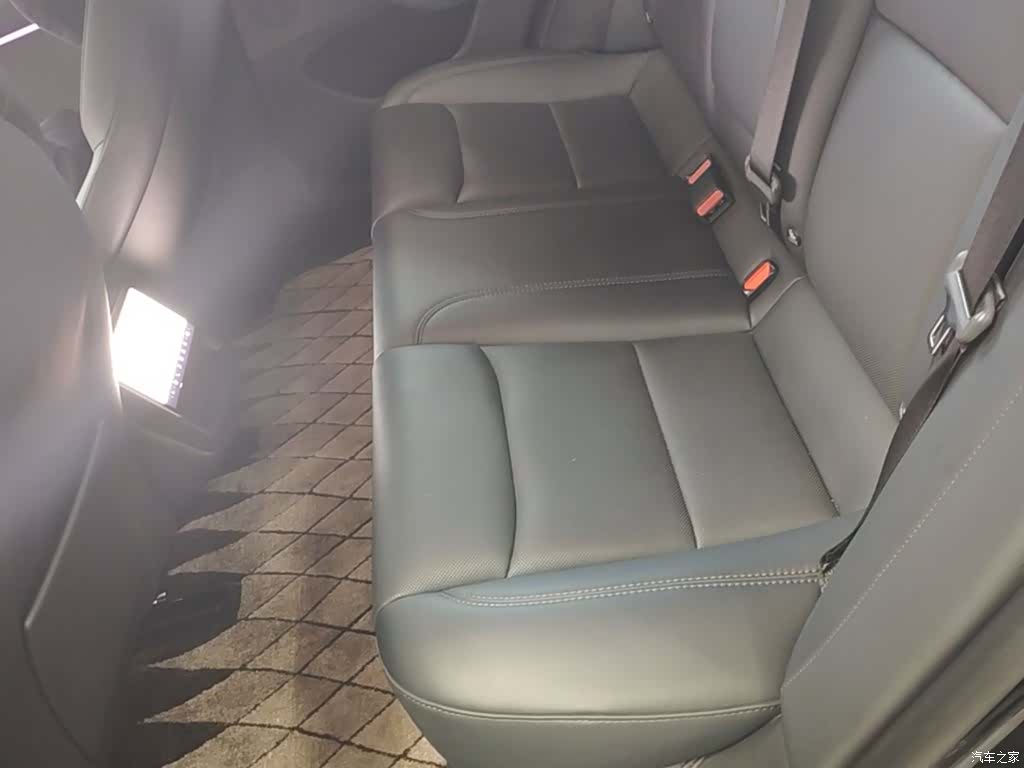 Tesla Model 3, 2024 17