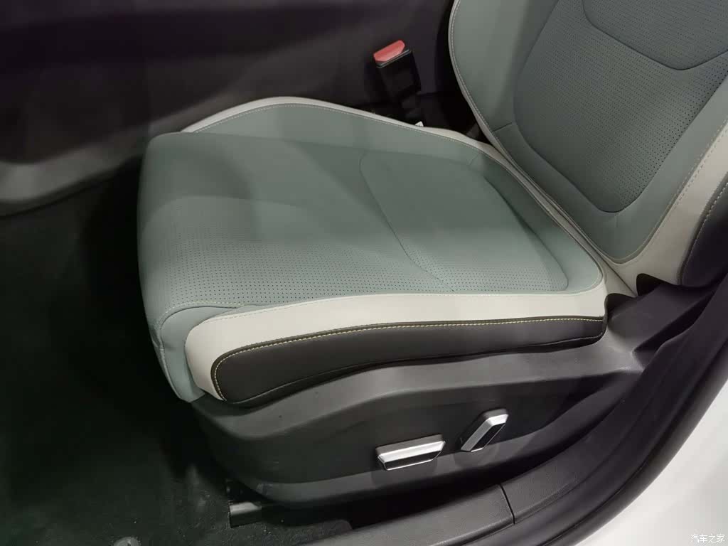 Geely Emgrand, 2023 20