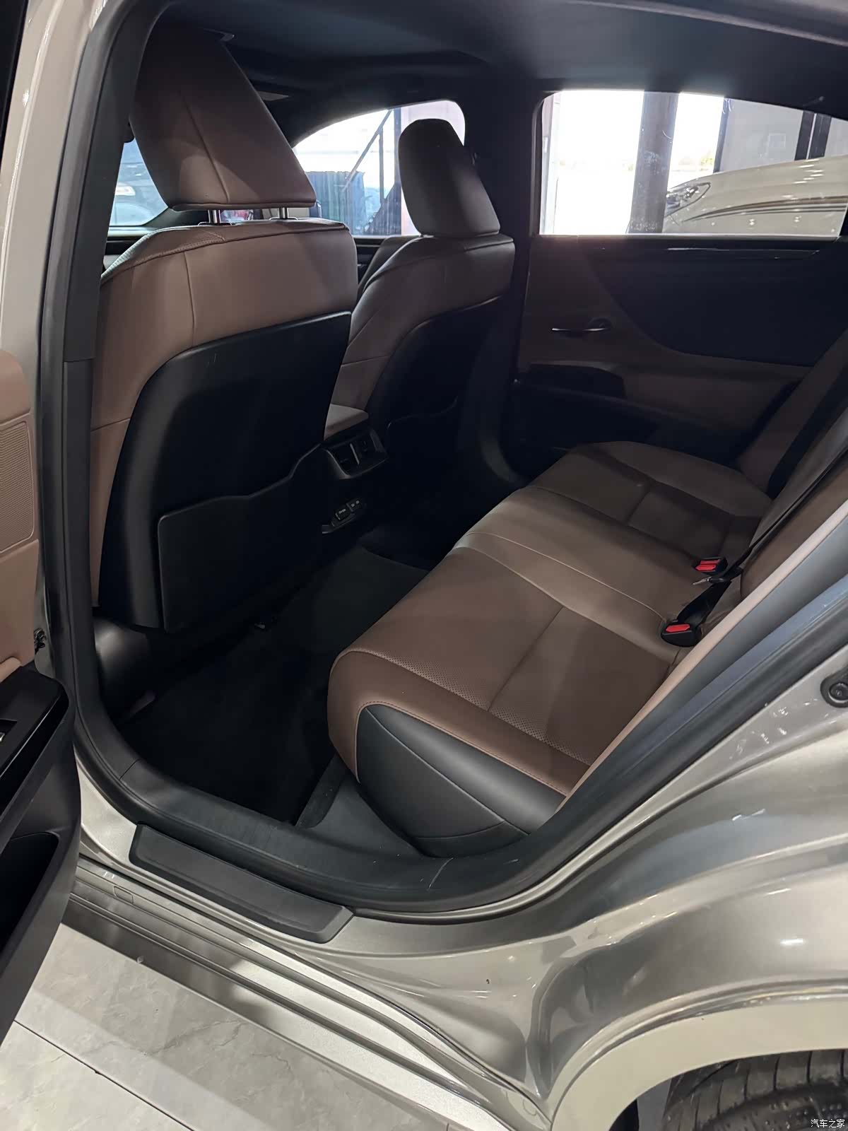 Lexus ES, 2024 10
