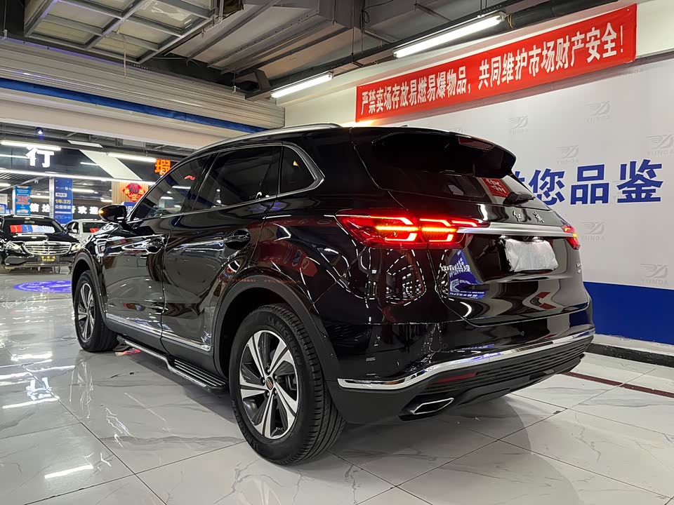 Hongqi HS5