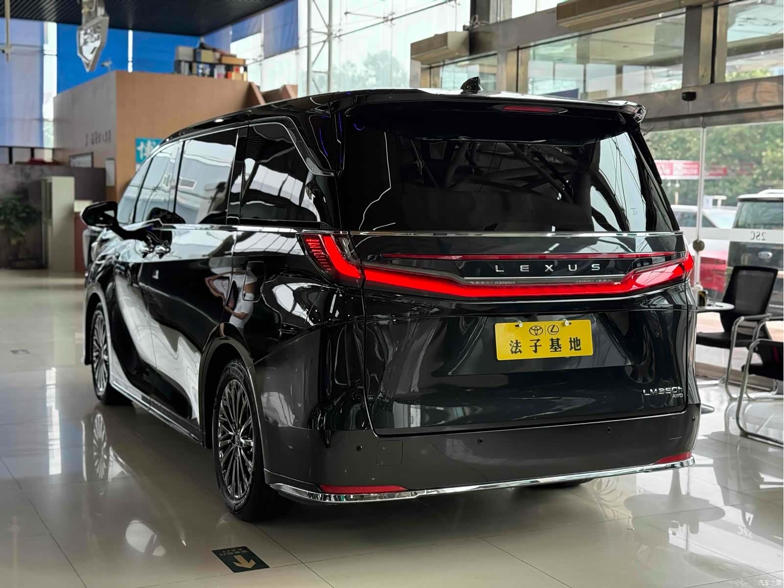Lexus LM, 2024 25