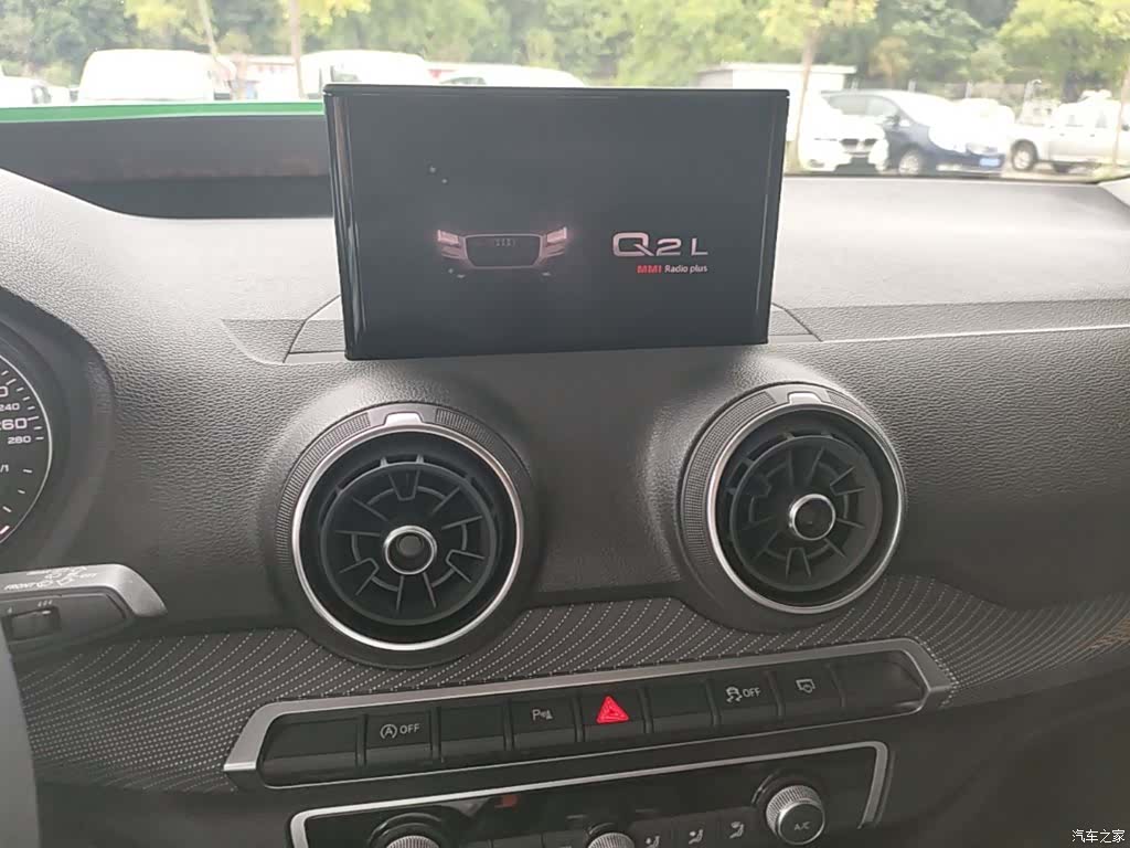 Audi Q2L, 2021 13