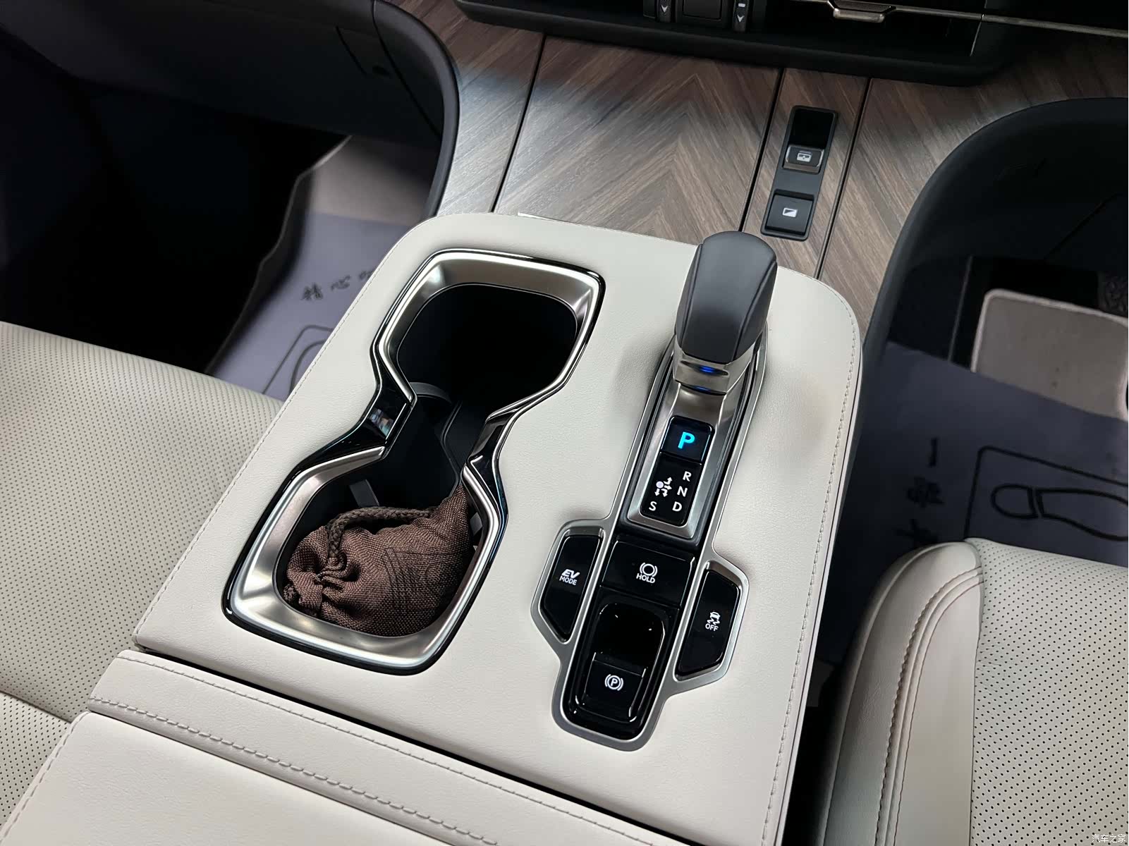 Lexus LM, 2024 22
