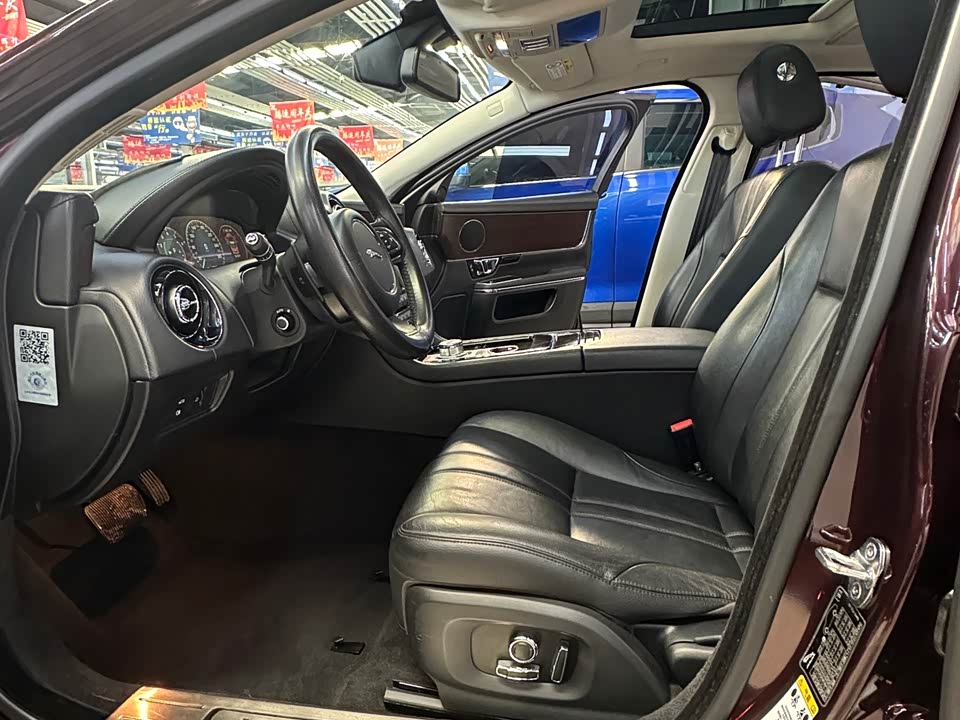 Jaguar XJ
