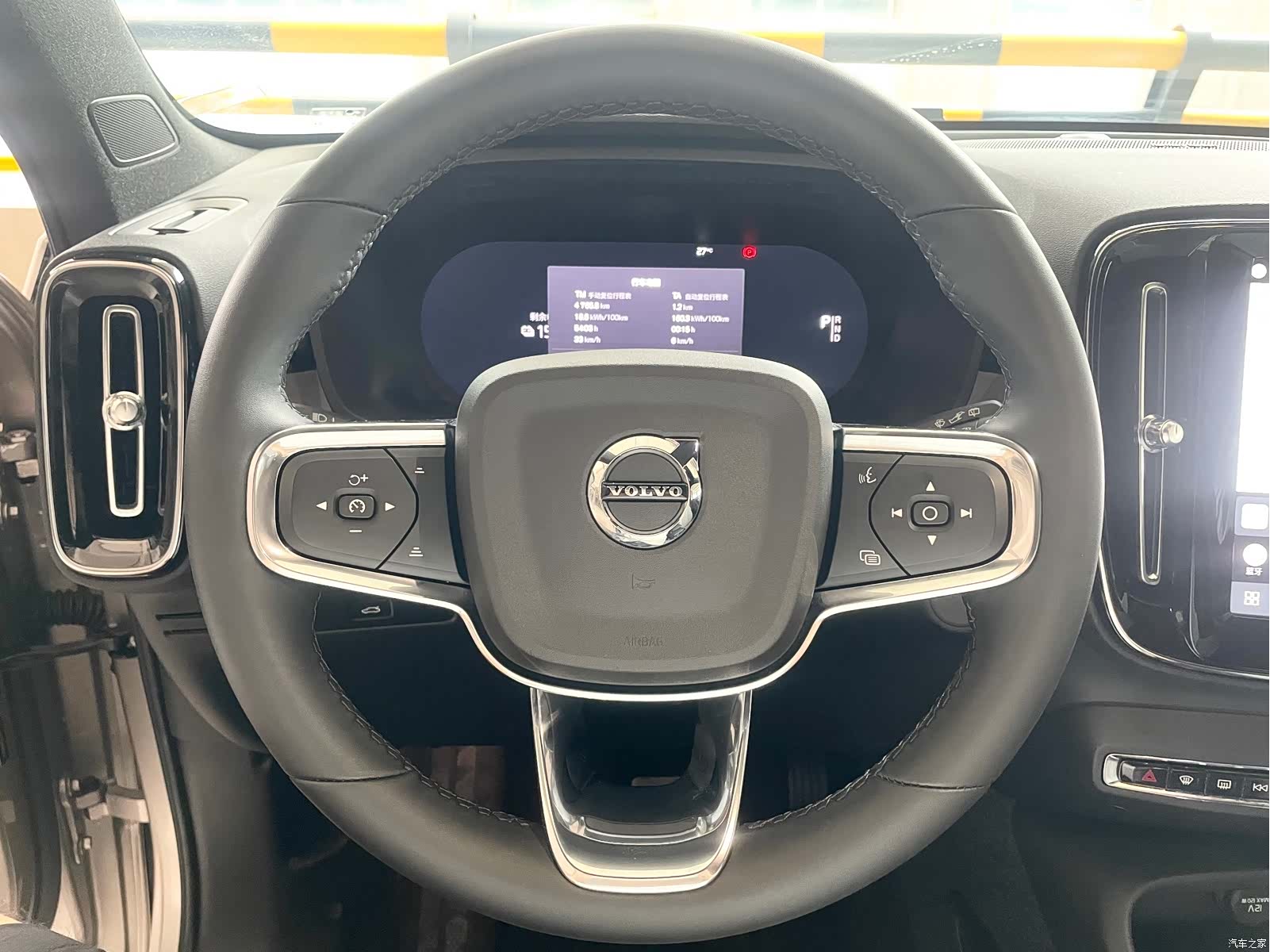 Volvo XC40, 2023 11