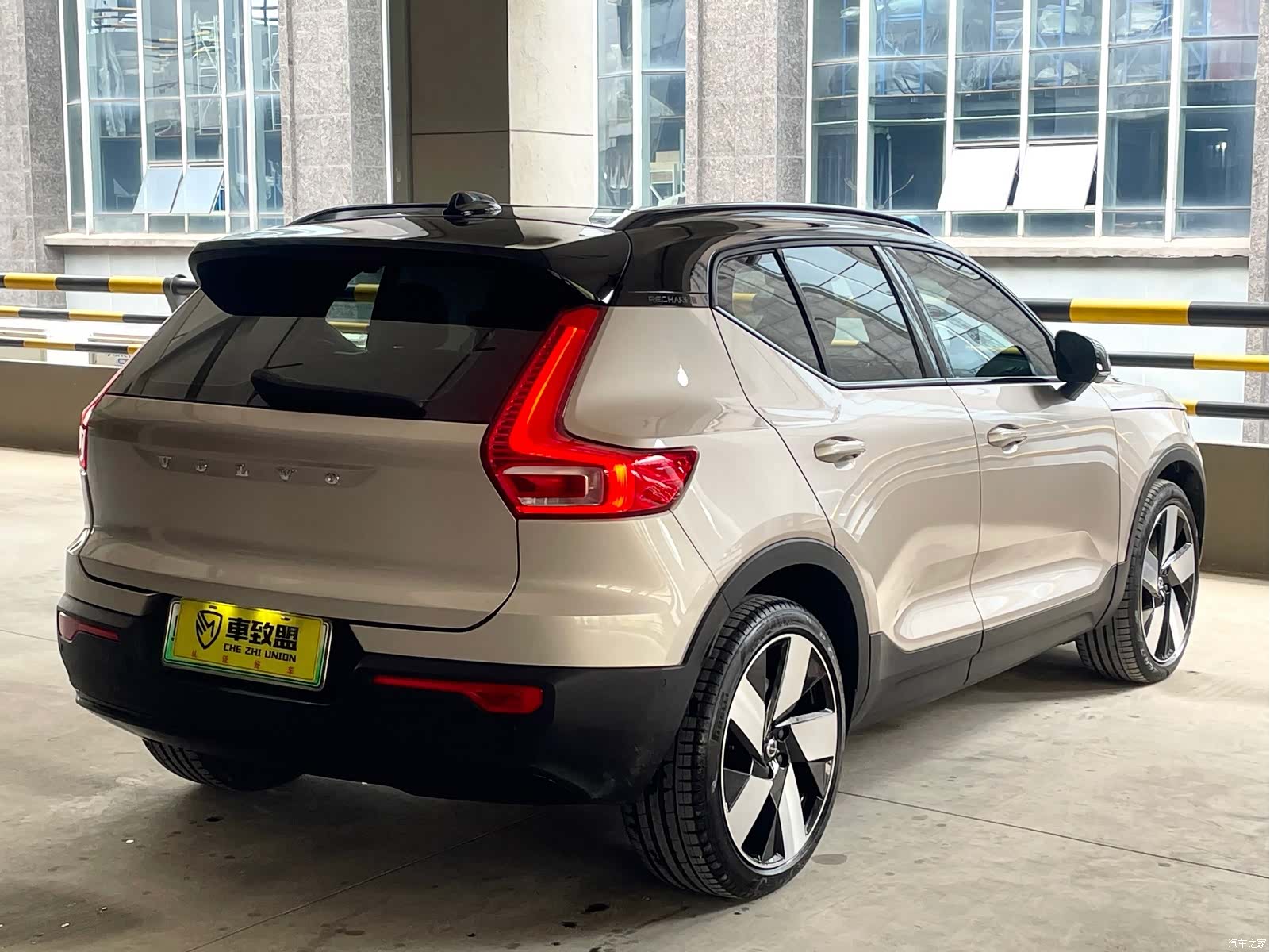 Volvo XC40, 2023 4