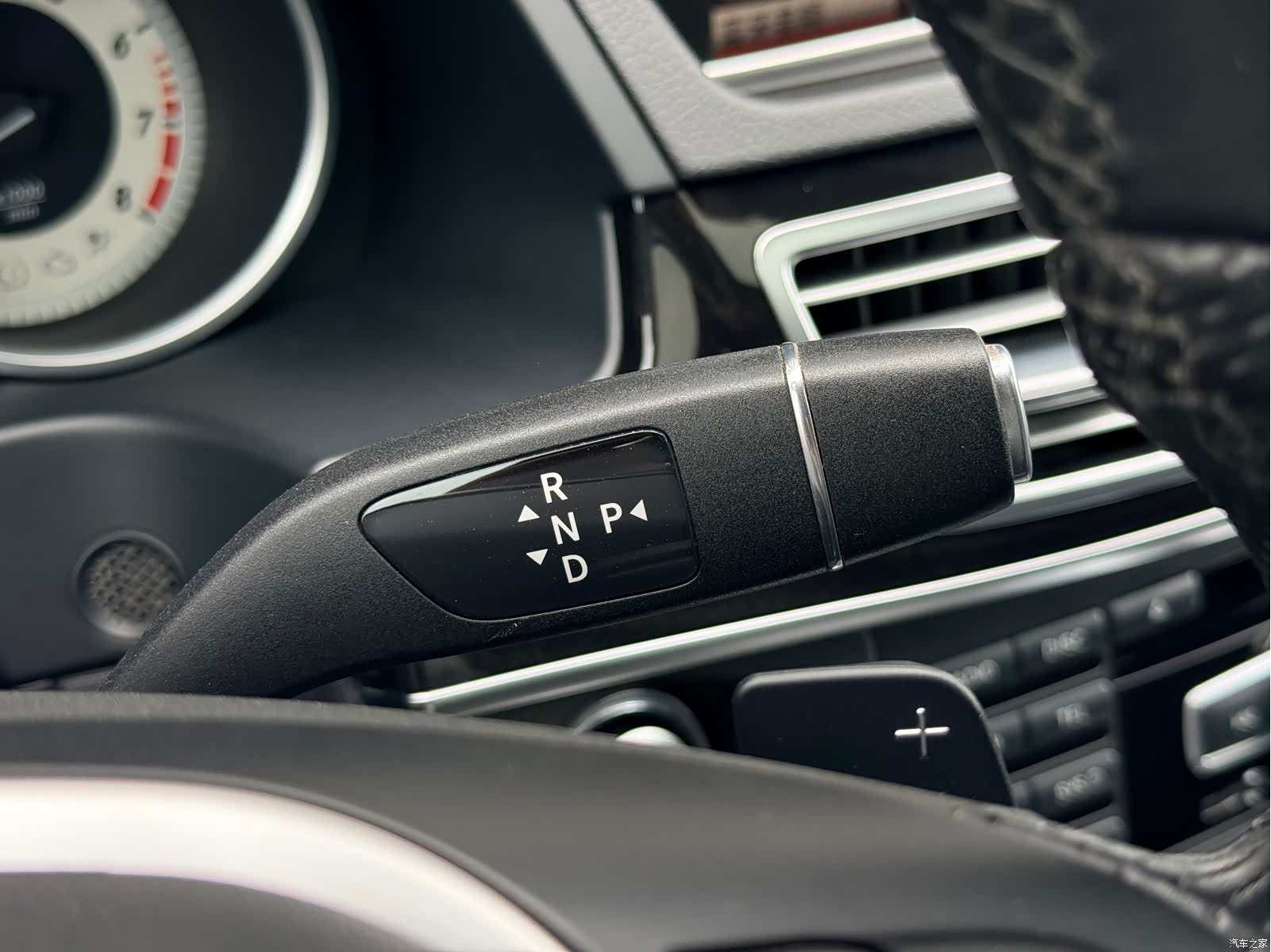 Mercedes-Benz E-Class, 2015 28
