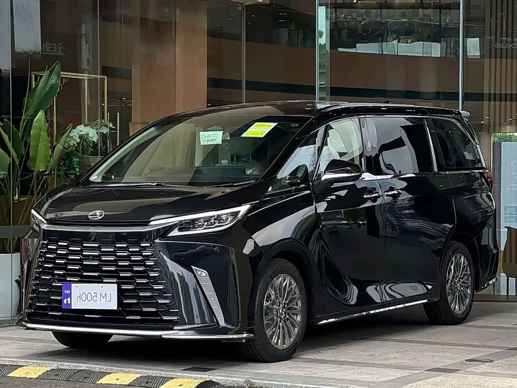 Lexus LM