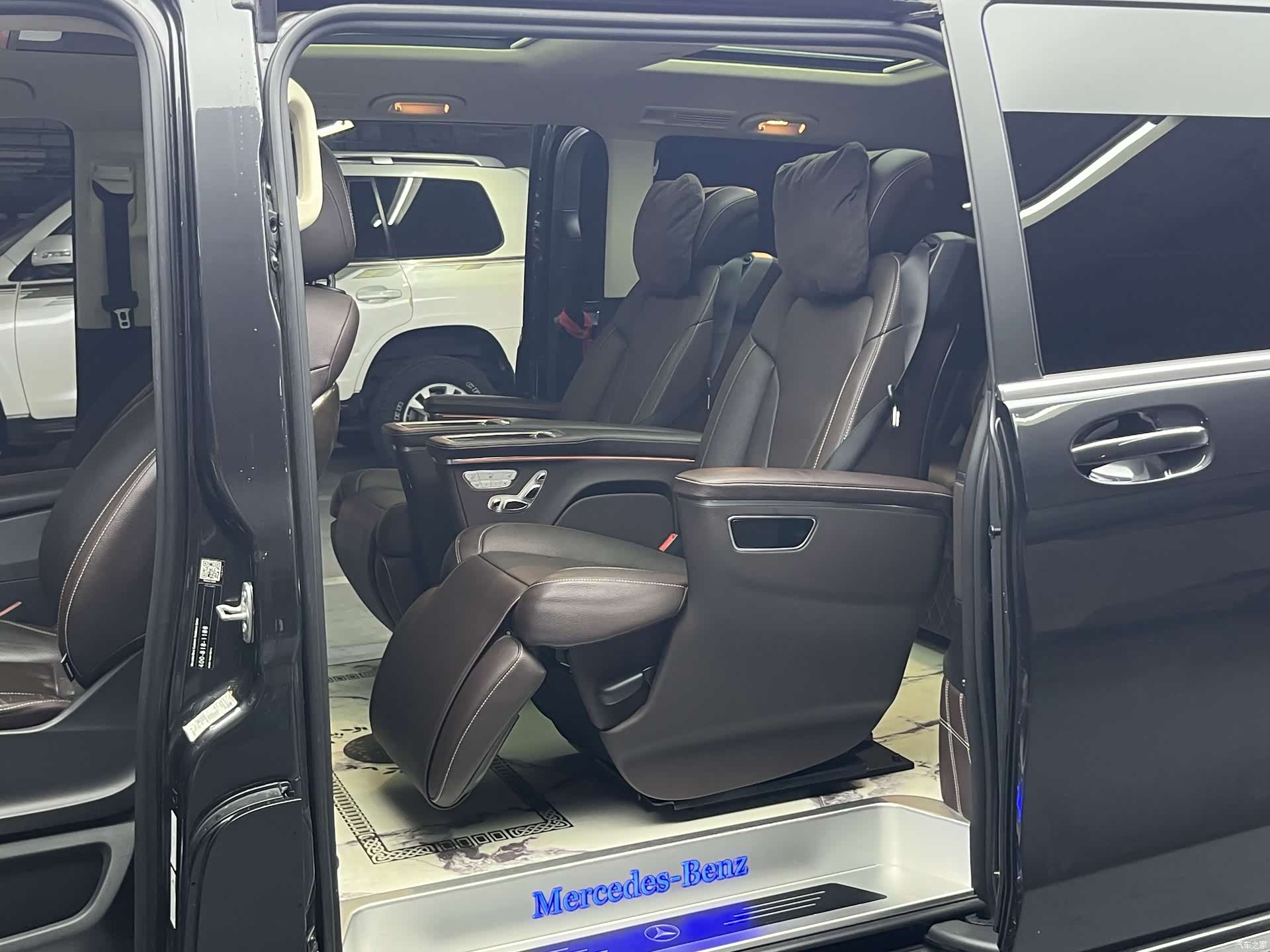 Mercedes-Benz V-Class, 2021 16