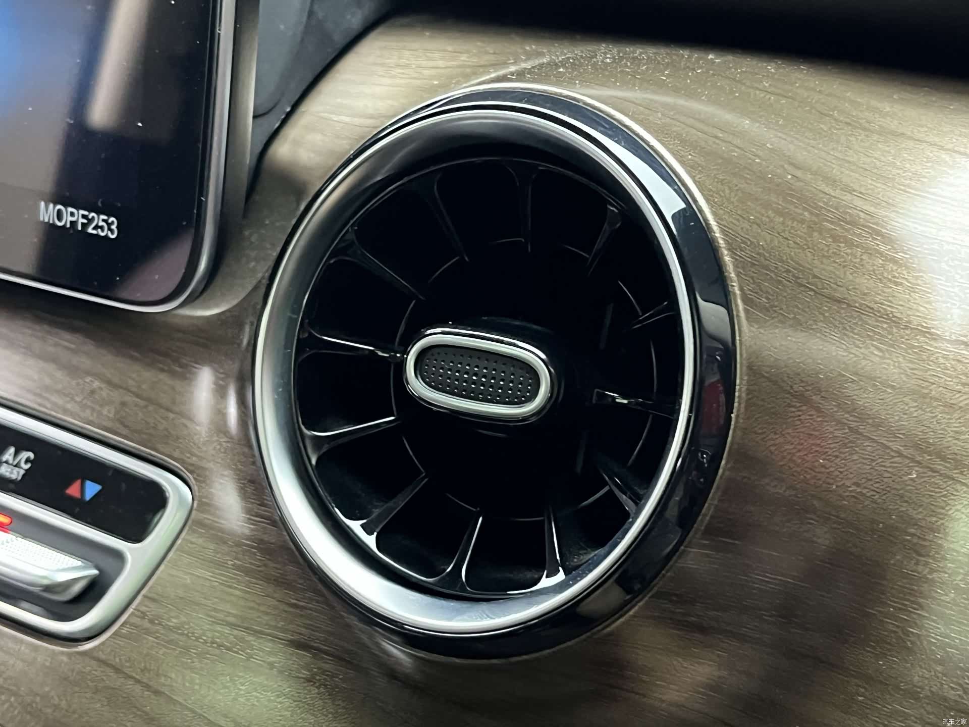 Mercedes-Benz V-Class, 2021 18