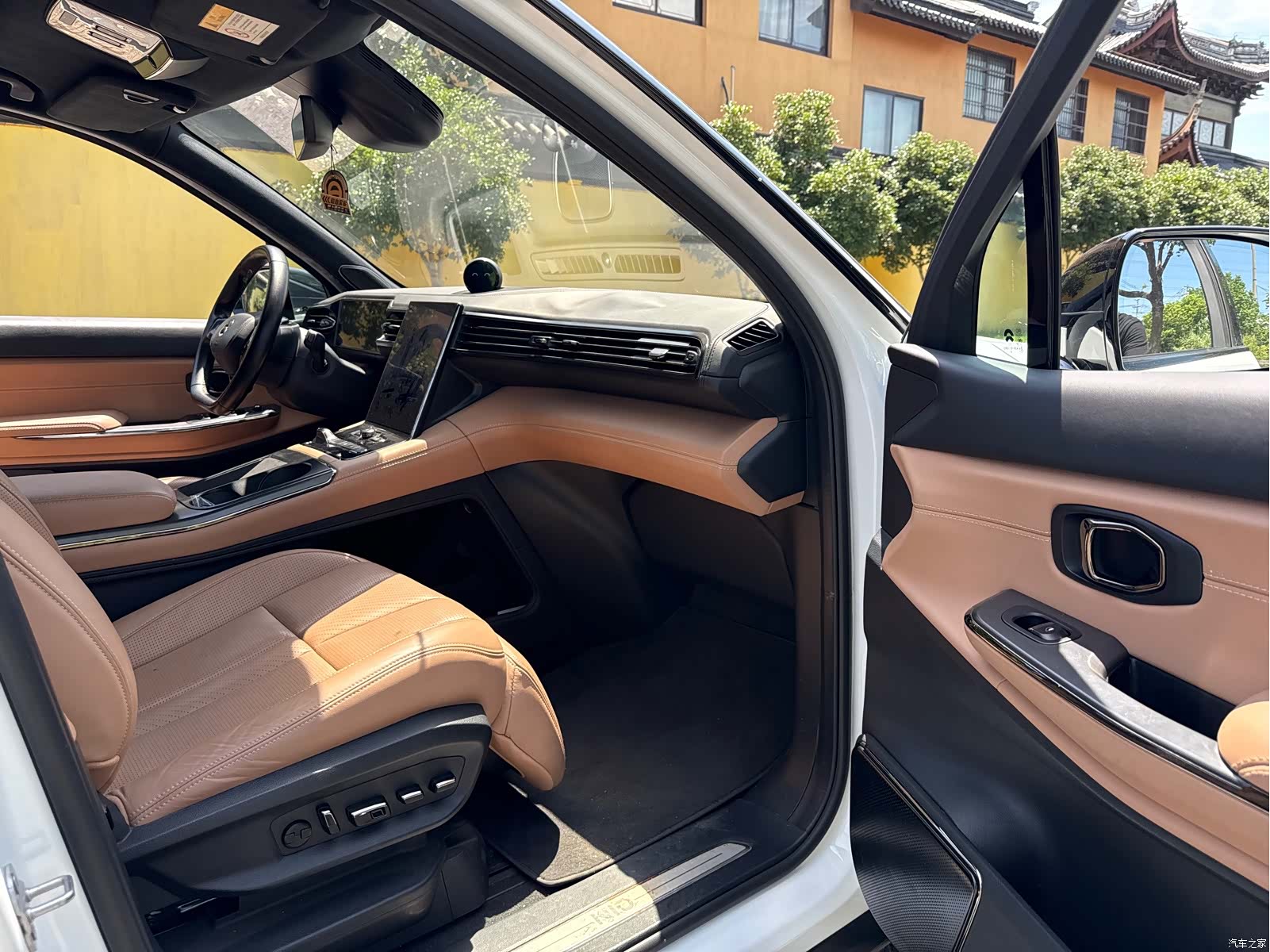 NIO ES8, 2021 13