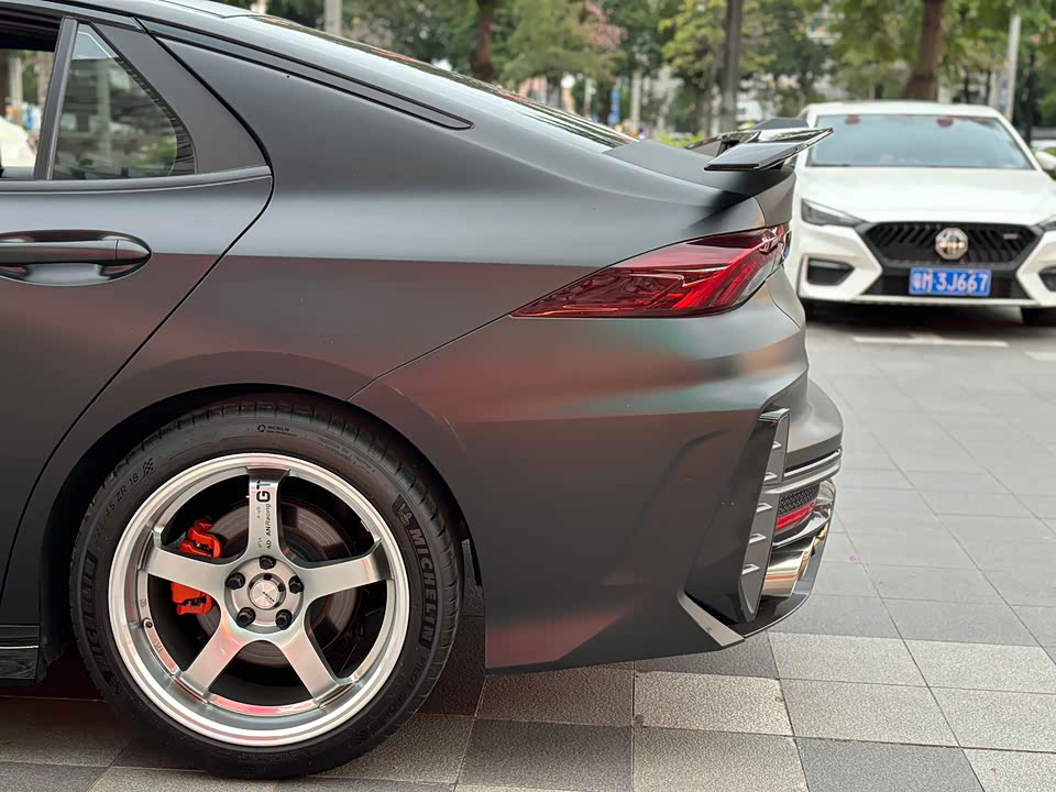 Trumpchi Shadow Leopard