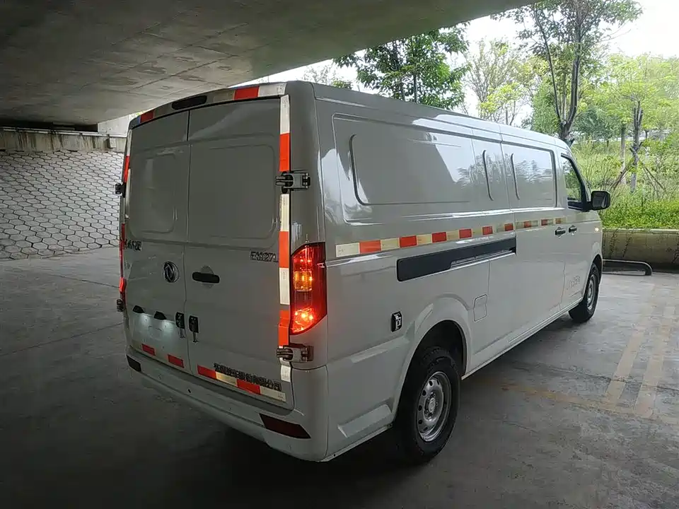 Dongfeng Yufeng EM27