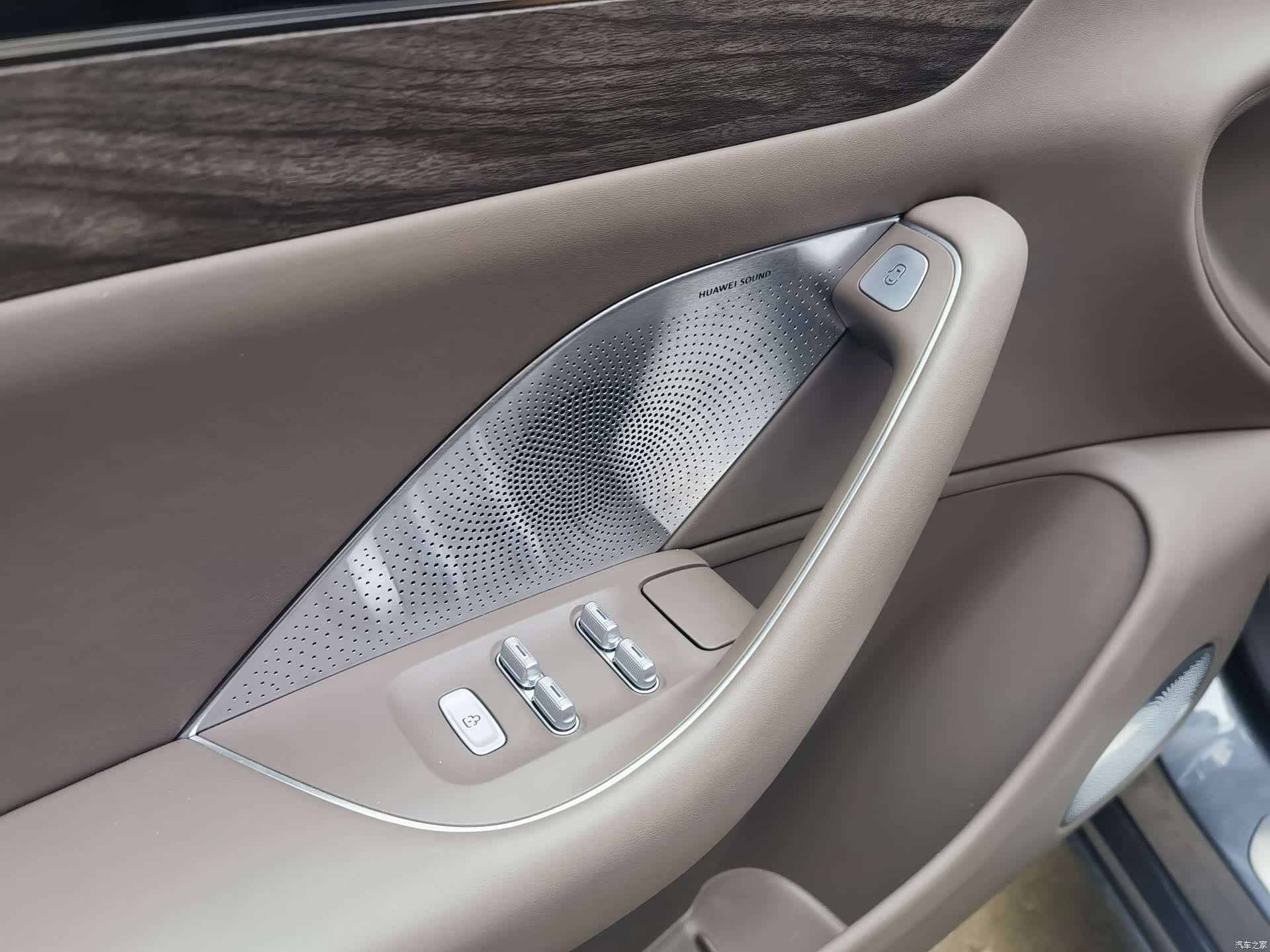Luxeed R7, 2025 8
