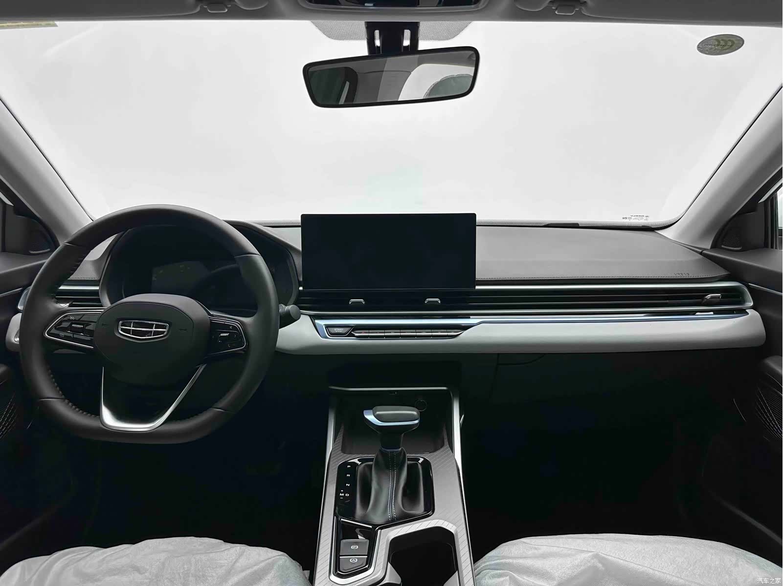 Geely Emgrand, 2023 16