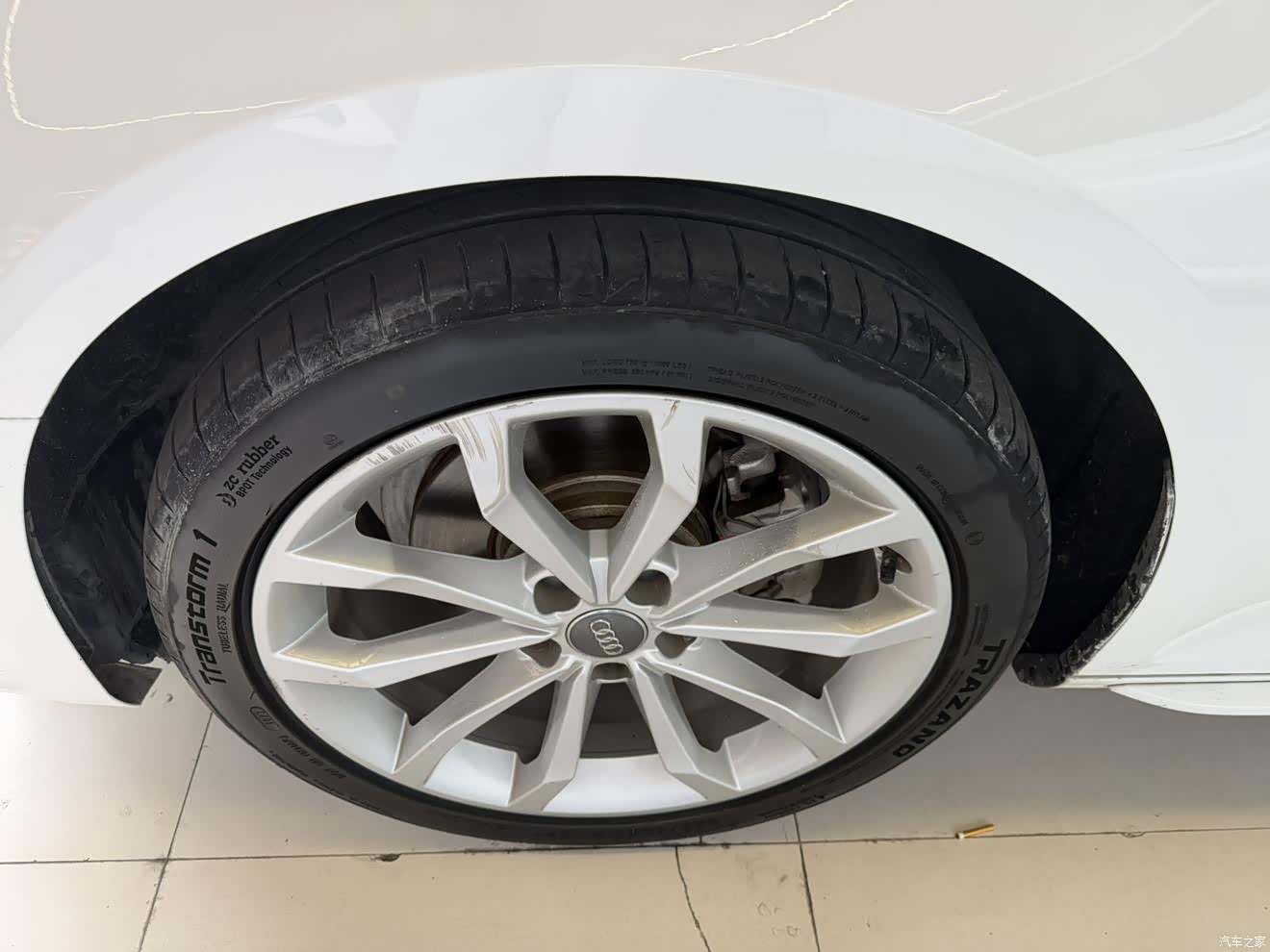 Audi A4L, 2019 все фото