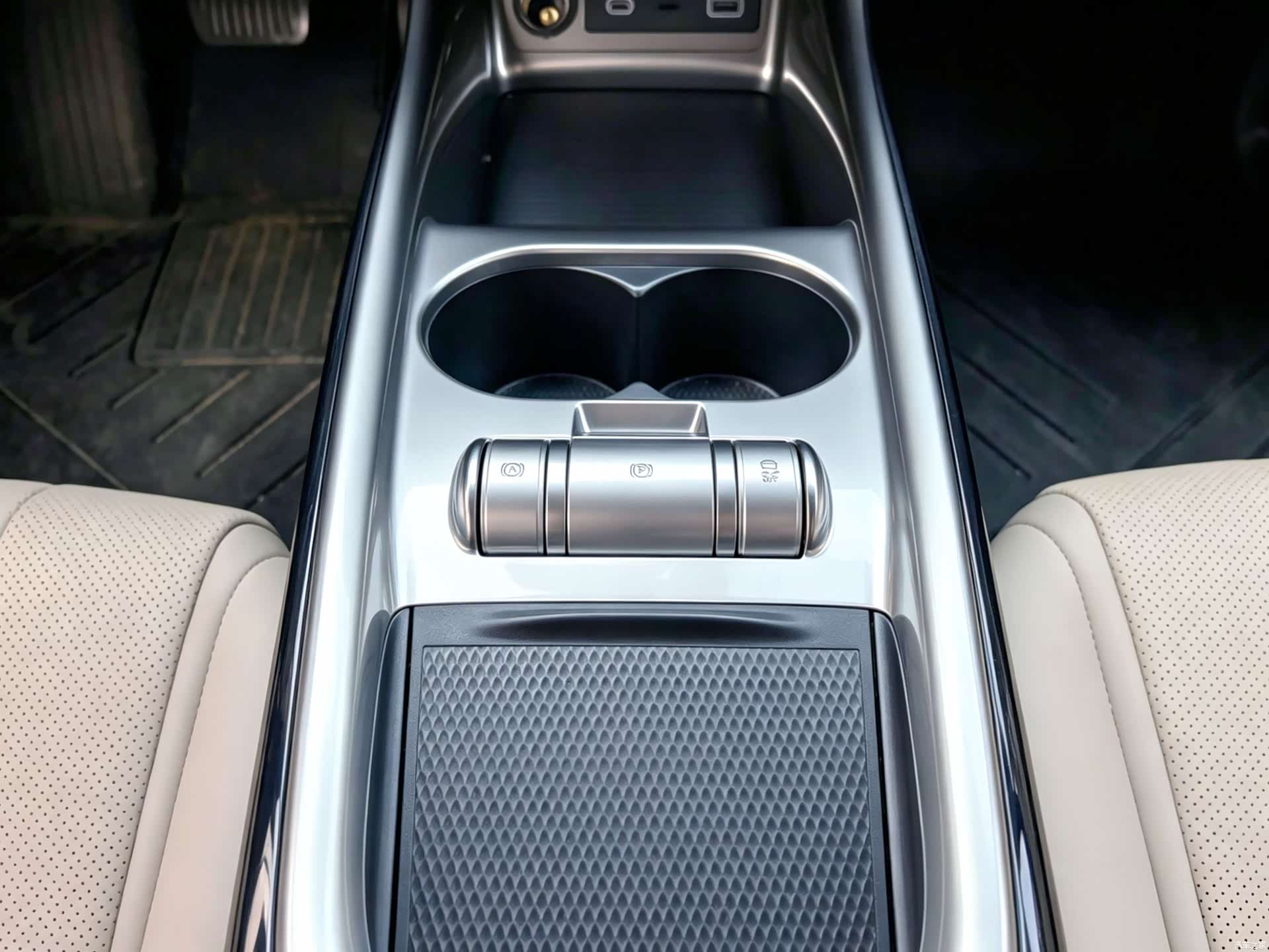 BYD Dolphin, 2025 15