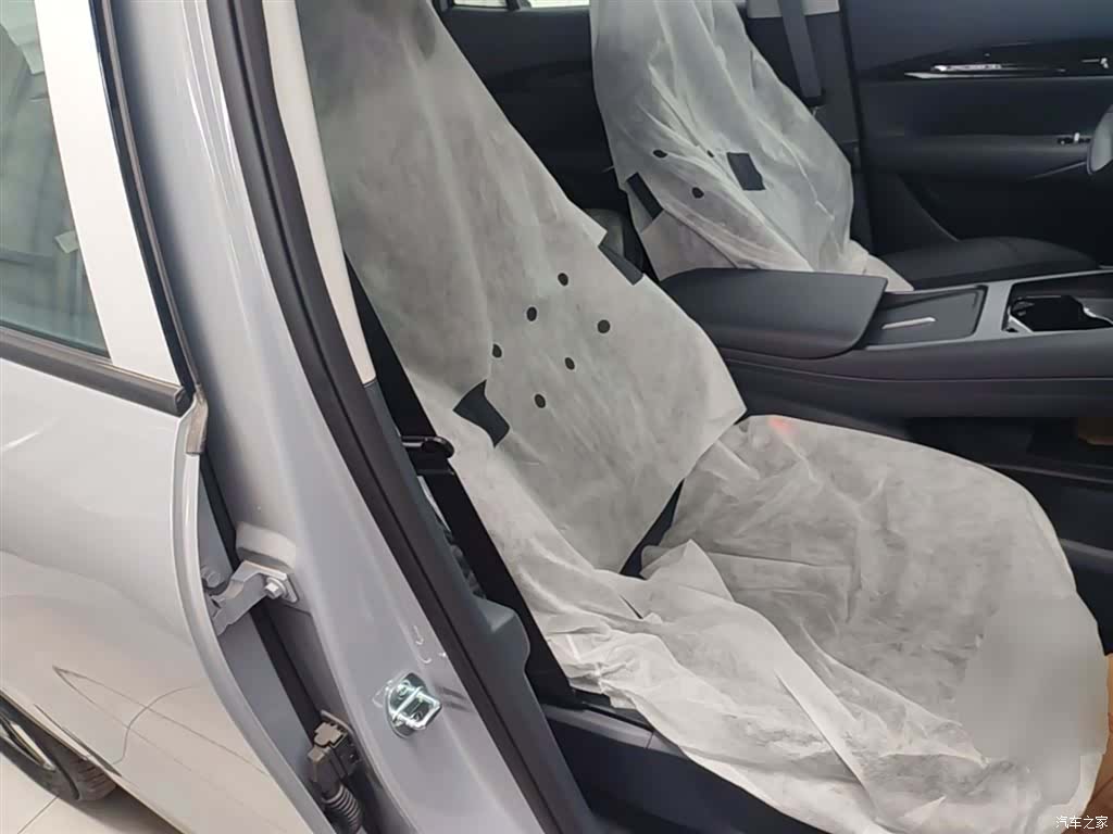 Geely Galaxy E5, 2026 25