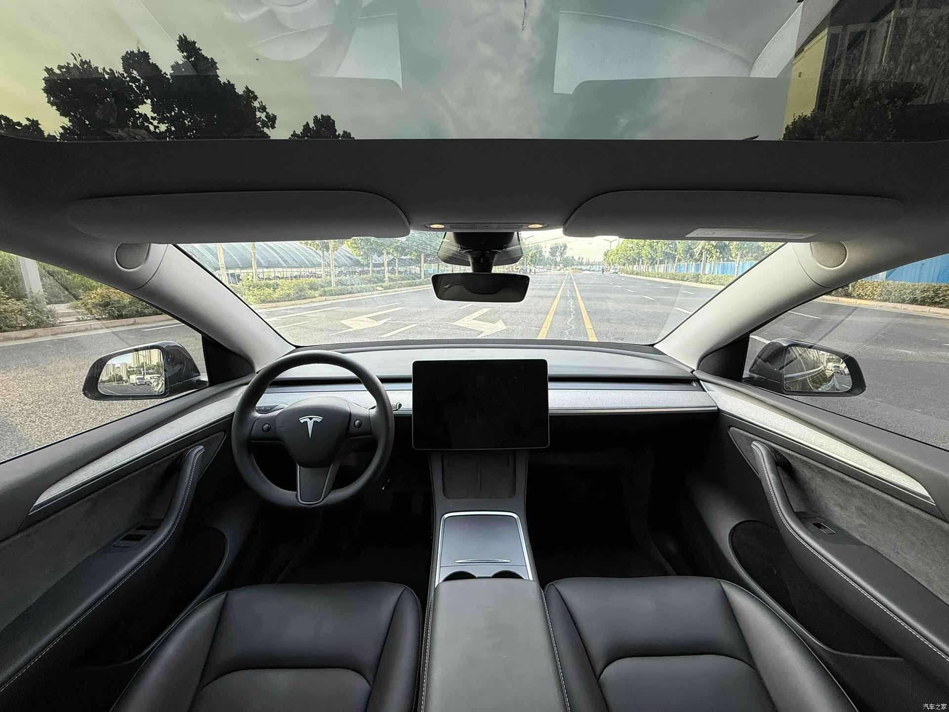Tesla Model Y, 2024 все фото