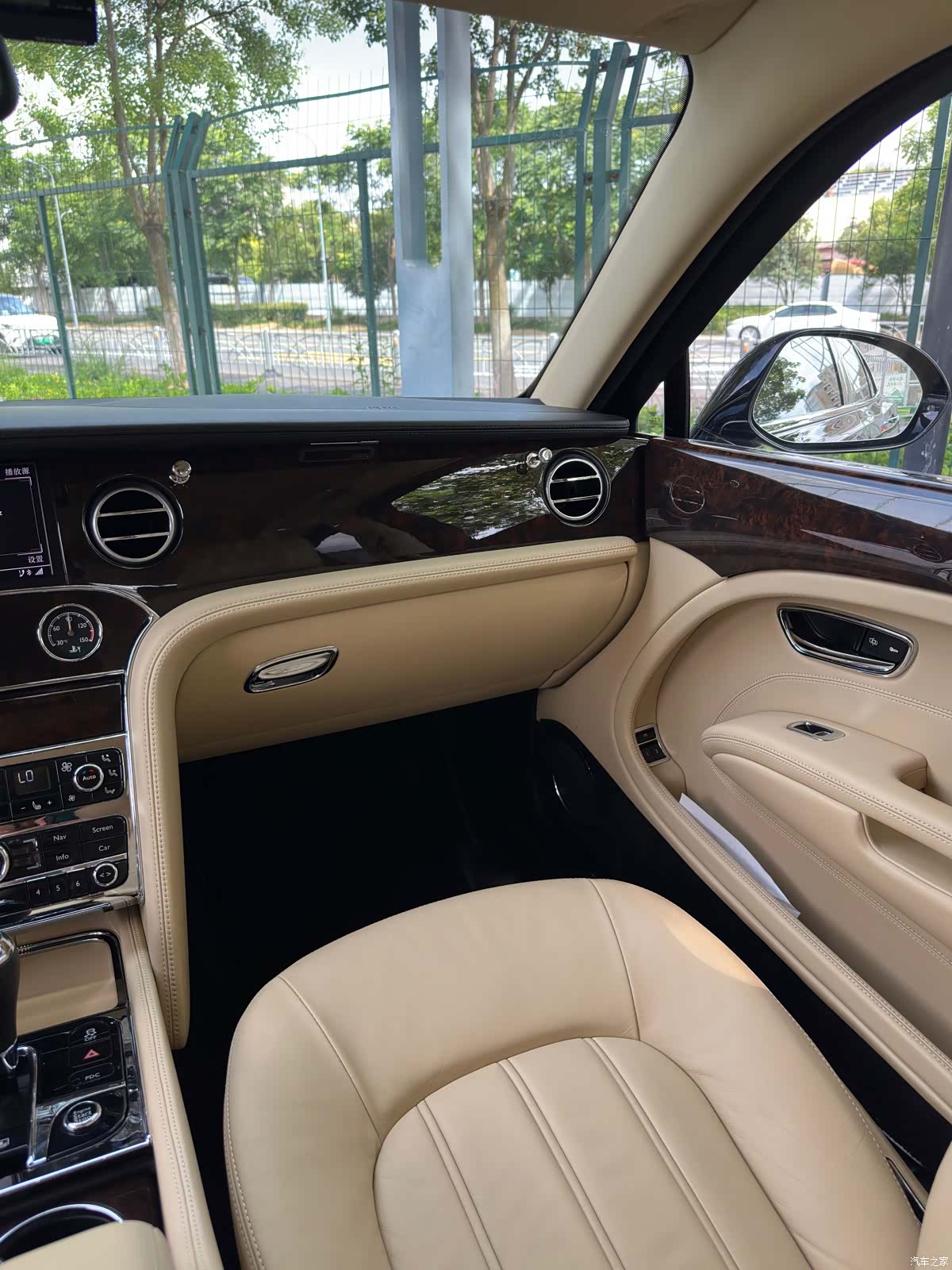Bentley Mulsanne, 2016 25