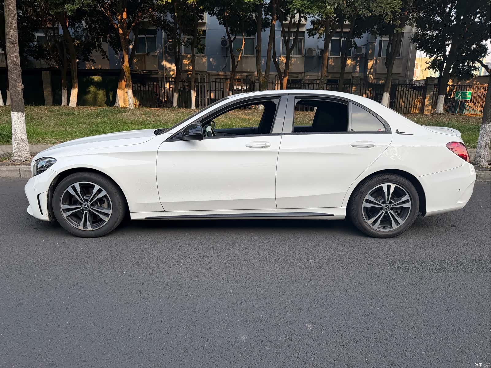 Mercedes-Benz C-Class, 2019 4
