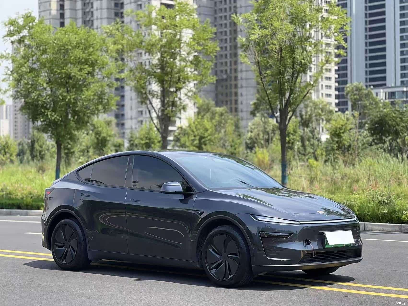 Tesla Model Y, 2025 3