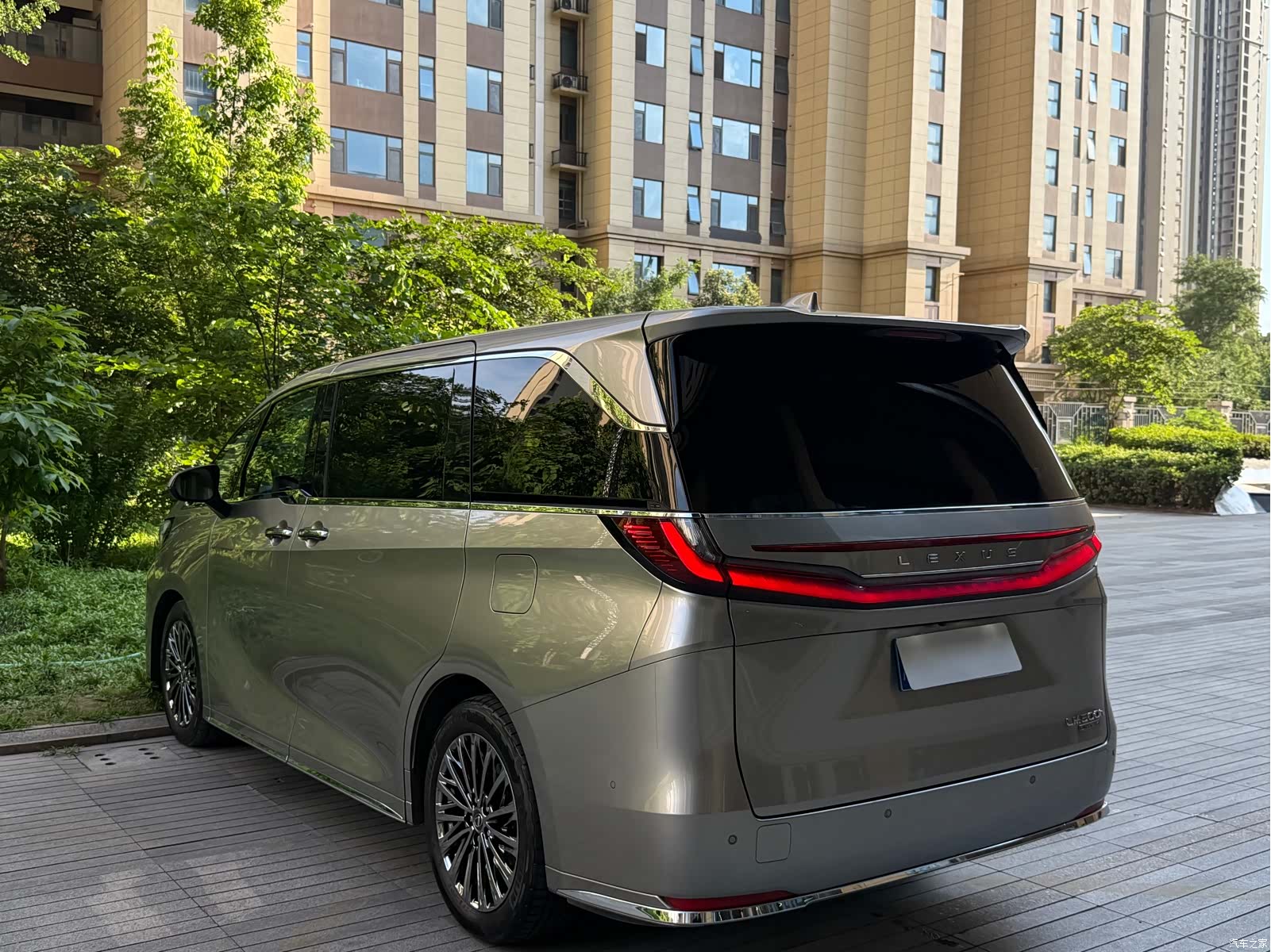 Lexus LM, 2025 все фото