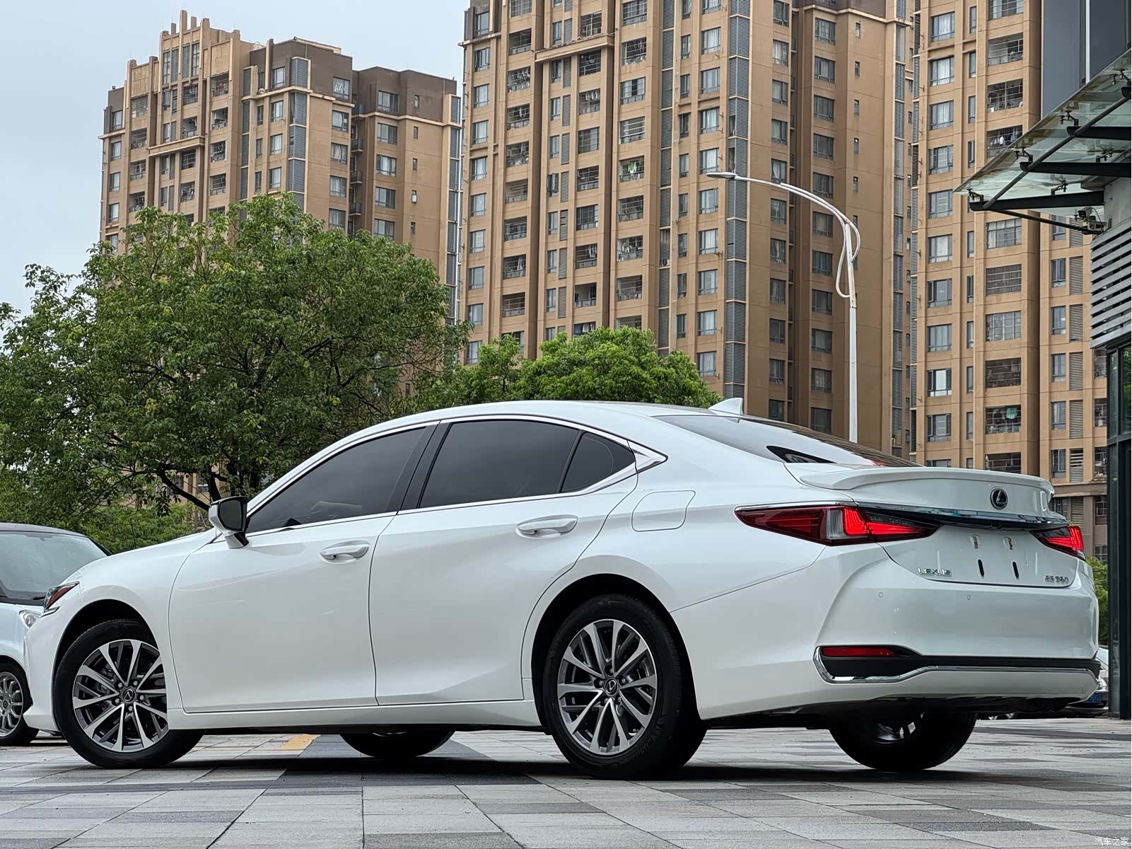 Lexus ES, 2023 4